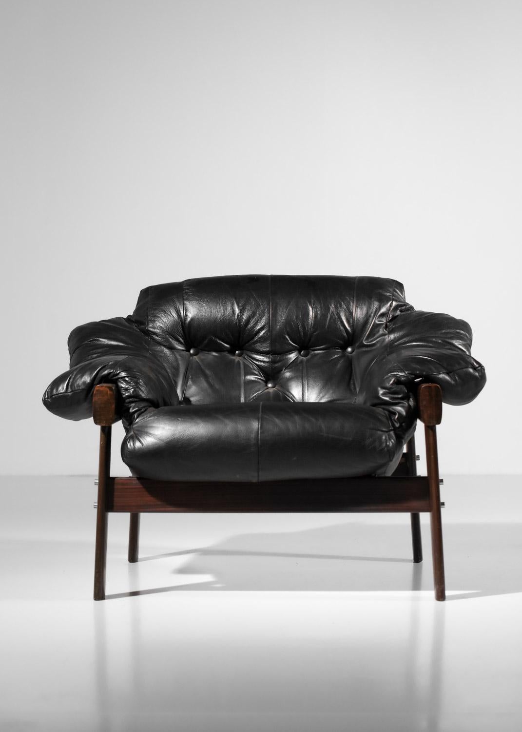 60's armchair by Brazilian designer Percival Lafer Solid Jacaranda structure, black leather cushion (original). Excellent vintage condition, please note a few chips on the varnish of the structure (photos). 
