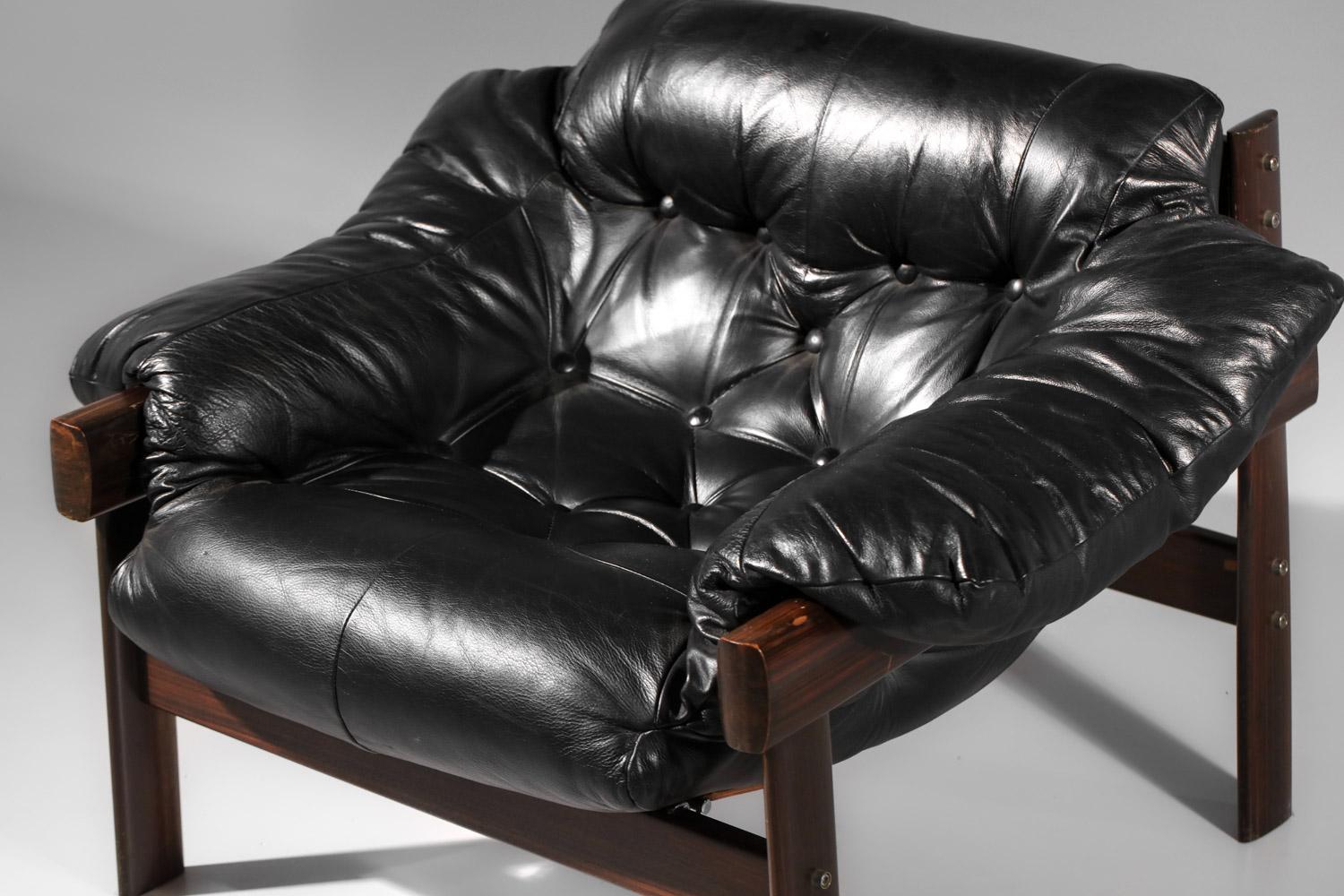 Brazilian armchair by percival laefer in black leather and solid wood In Good Condition For Sale In Ternay, Auvergne-Rhône-Alpes