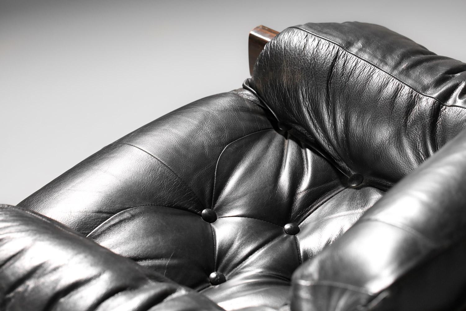 Mid-20th Century Brazilian armchair by percival laefer in black leather and solid wood For Sale