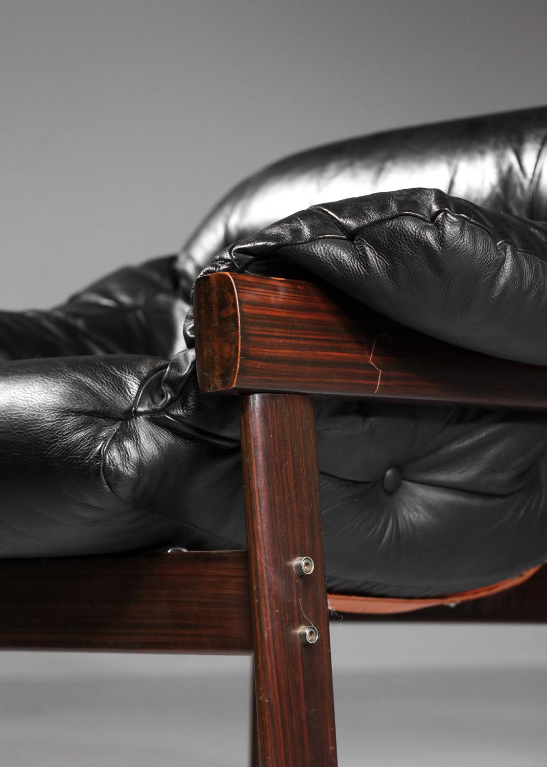 Brazilian armchair by percival laefer in black leather and solid wood For Sale 2