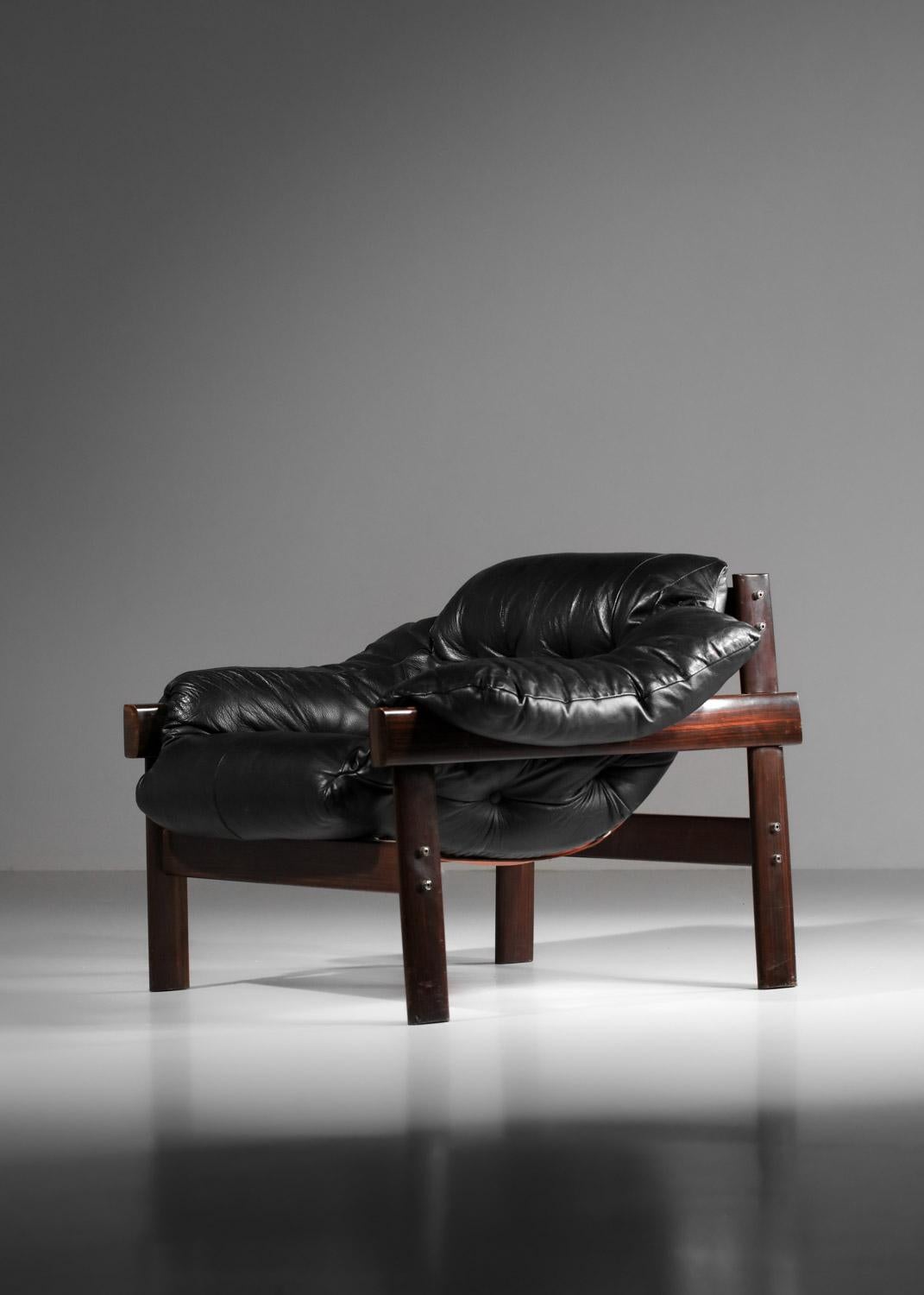 Brazilian armchair by percival laefer in black leather and solid wood For Sale 3