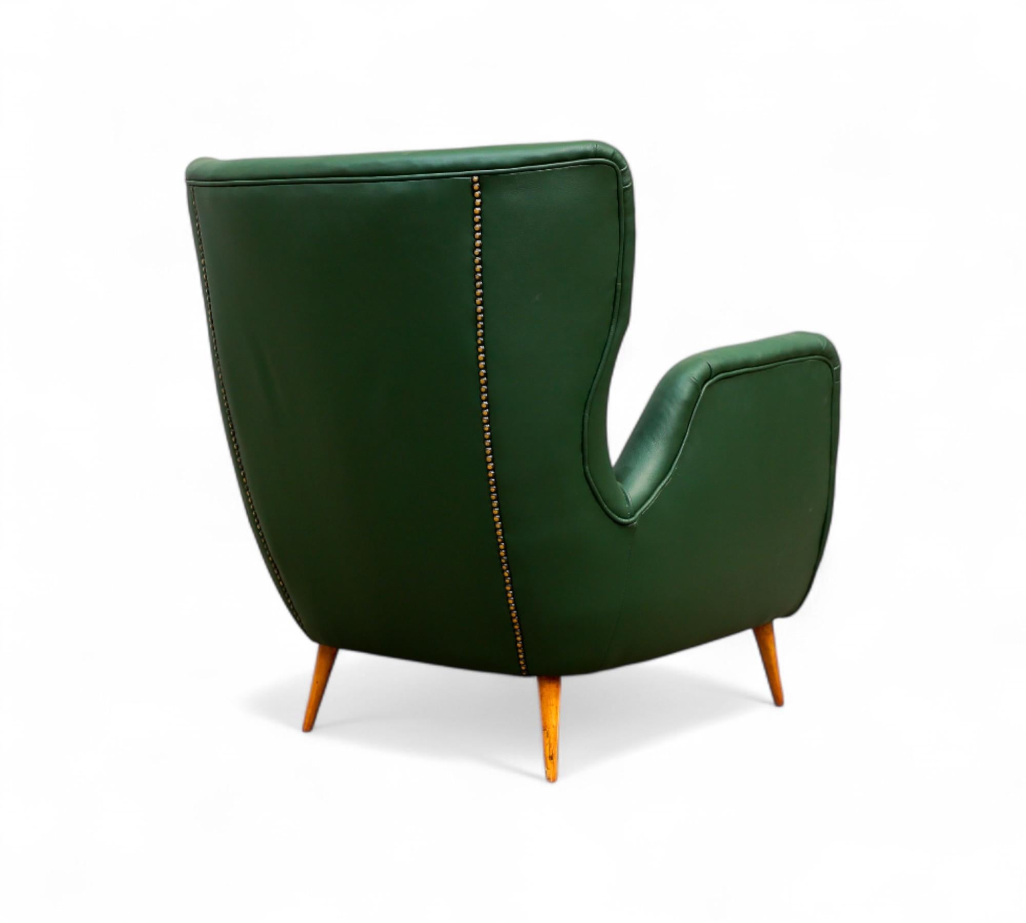Brazilian Armchairs & Pouf in Hardwood, Leather and Fabric, Carlo Hauner 1950s For Sale 5