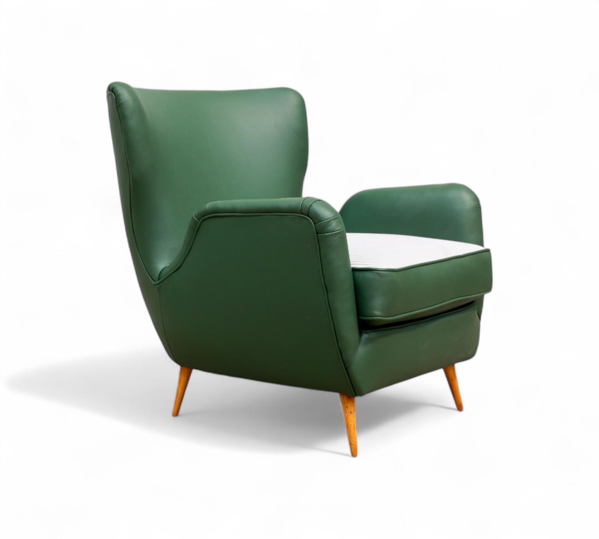 Brazilian Armchairs & Pouf in Hardwood, Leather and Fabric, Carlo Hauner 1950s For Sale 7