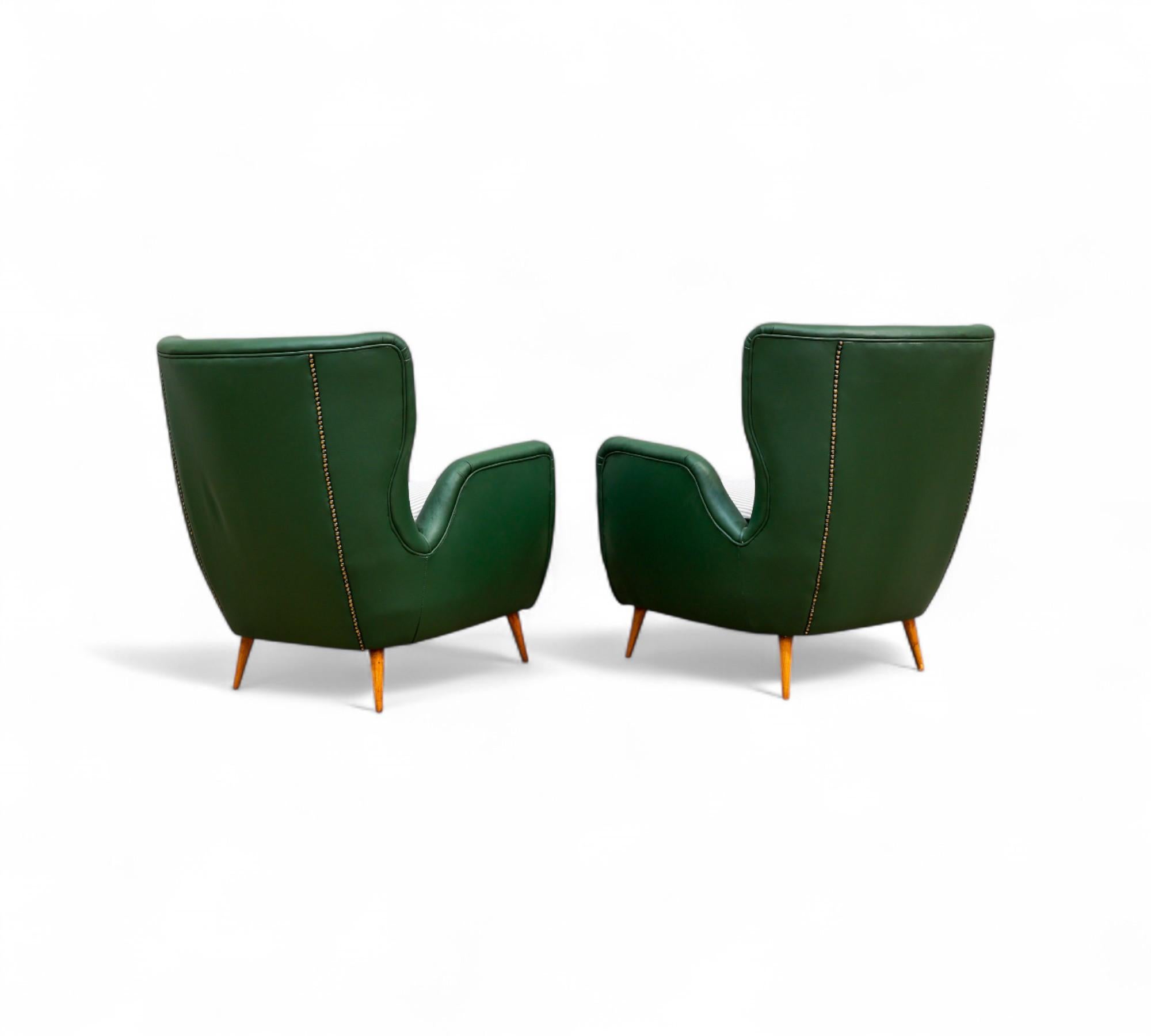 20th Century Brazilian Armchairs & Pouf in Hardwood, Leather and Fabric, Carlo Hauner 1950s For Sale
