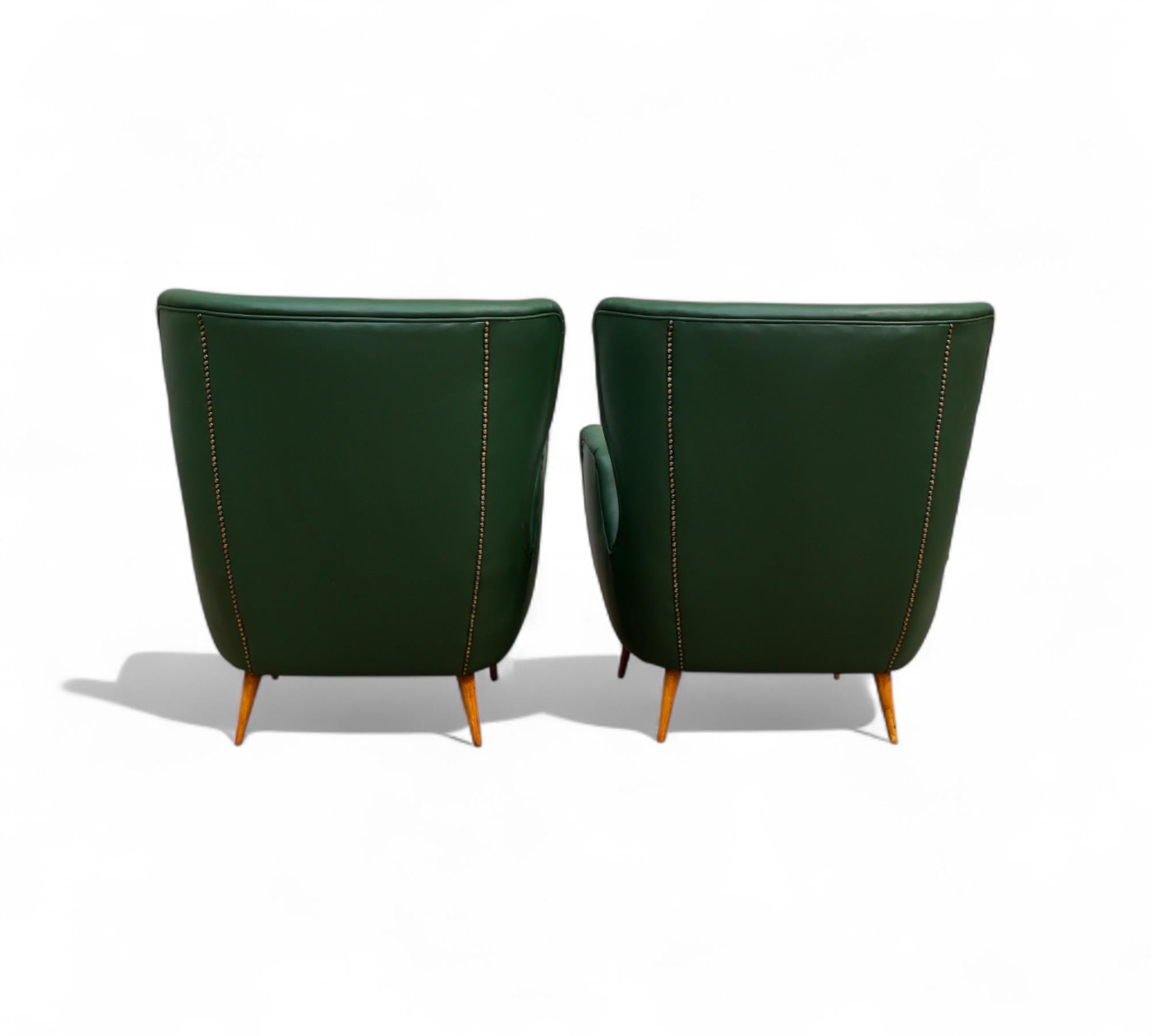 Brazilian Armchairs & Pouf in Hardwood, Leather and Fabric, Carlo Hauner 1950s For Sale 1