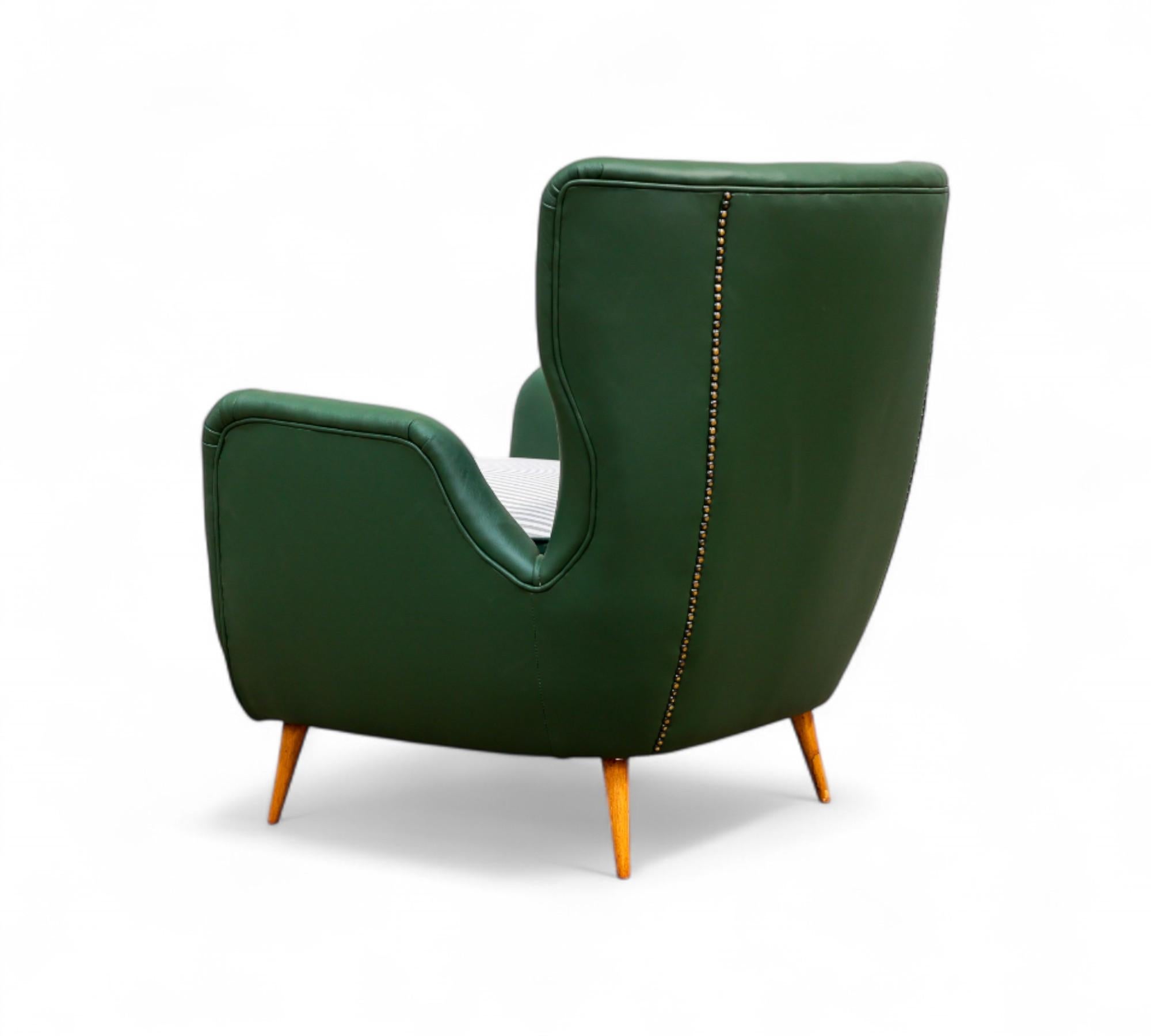 Brazilian Armchairs & Pouf in Hardwood, Leather and Fabric, Carlo Hauner 1950s For Sale 3