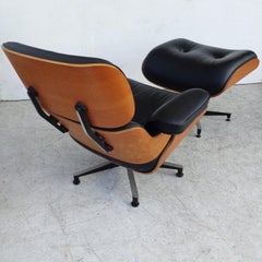 Schwarze brasilianische Artesia Eames Lounge und Ottomane