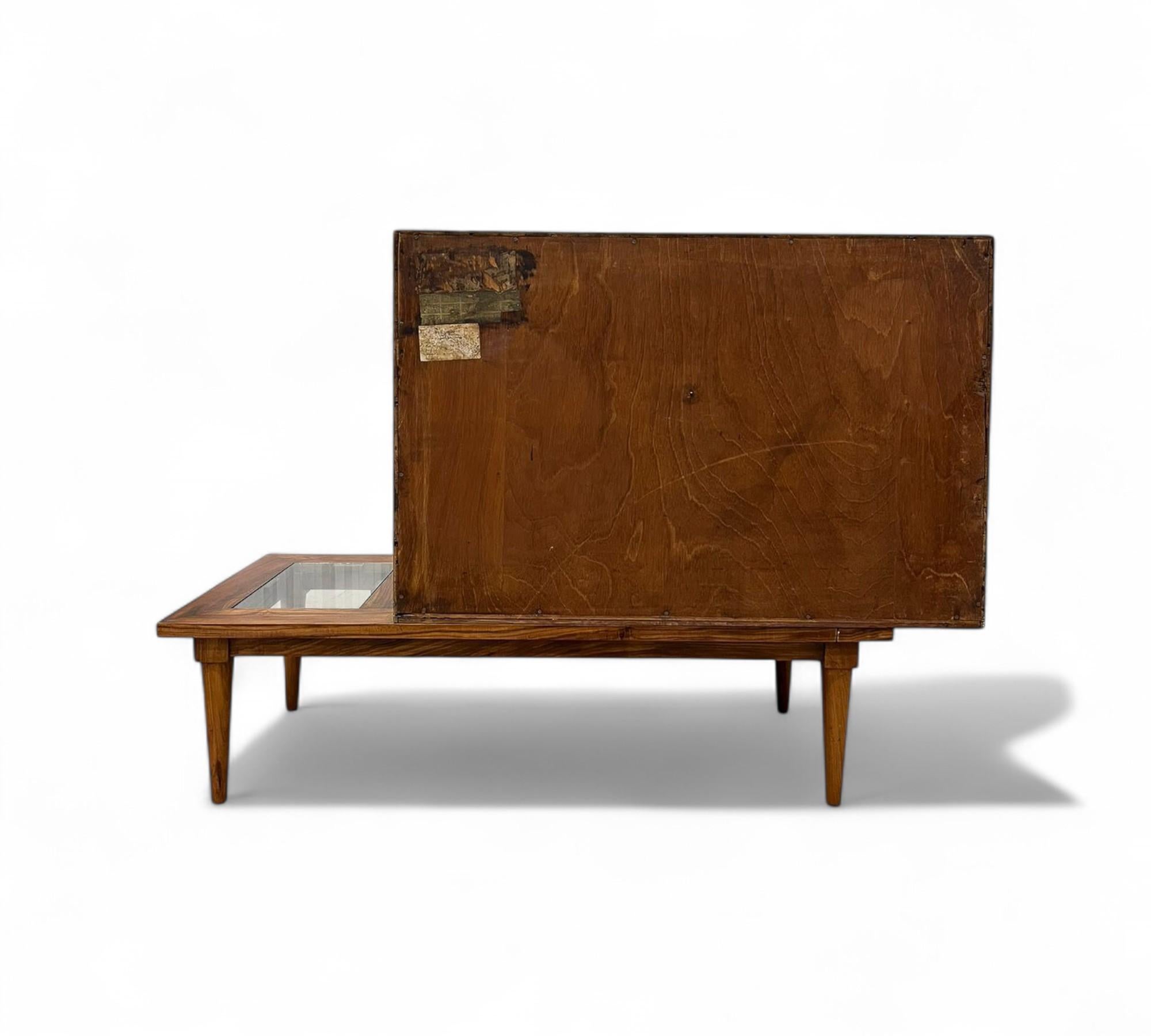 Brasiliano Bar brasiliano con tavolino in legno duro e vetro di Branco & Preto, anni '50 ca. in vendita