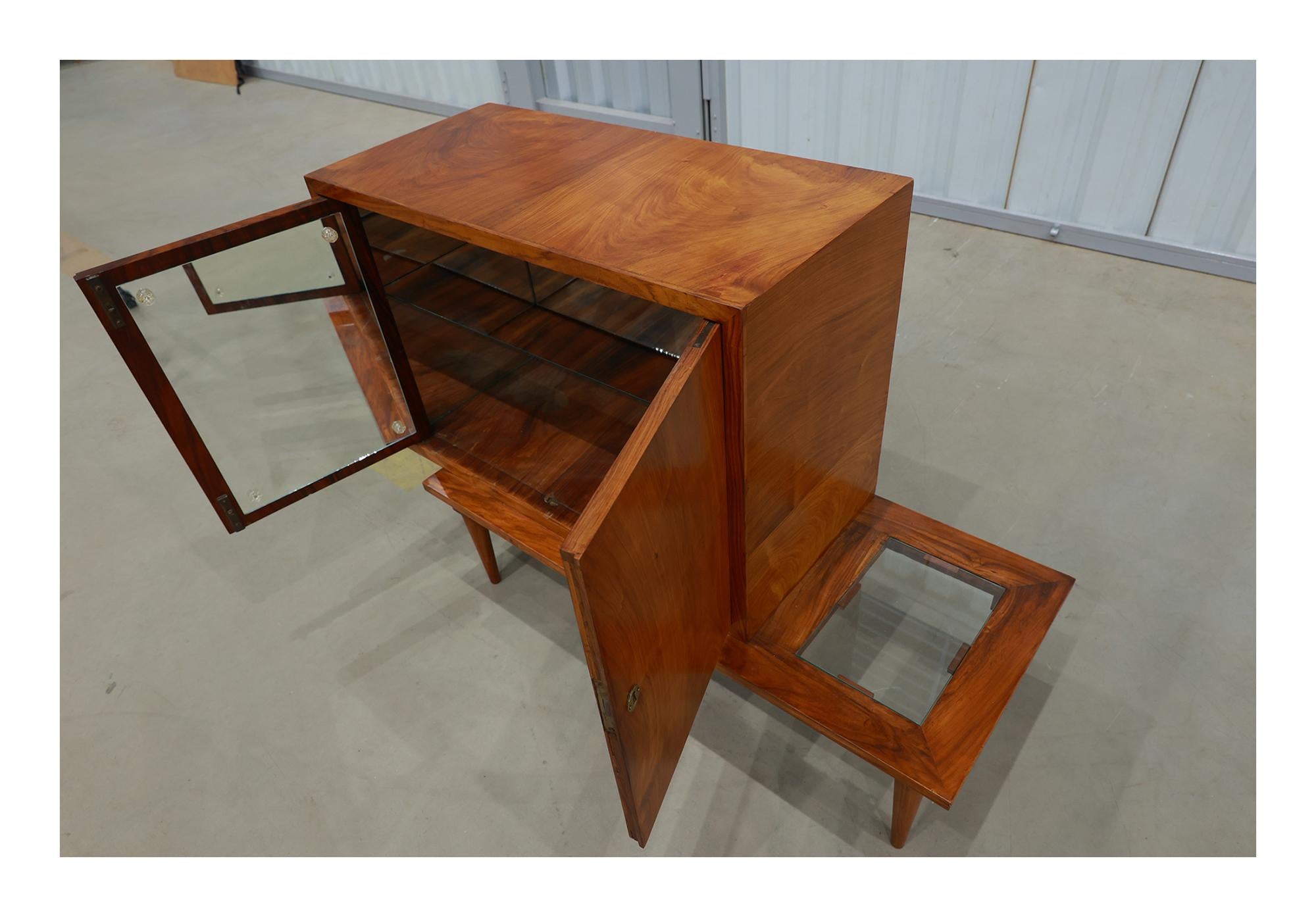 Brasilianische Bar mit Beistelltisch aus Hartholz und Glas von Branco & Preto, ca. 1950er Jahre im Angebot 1