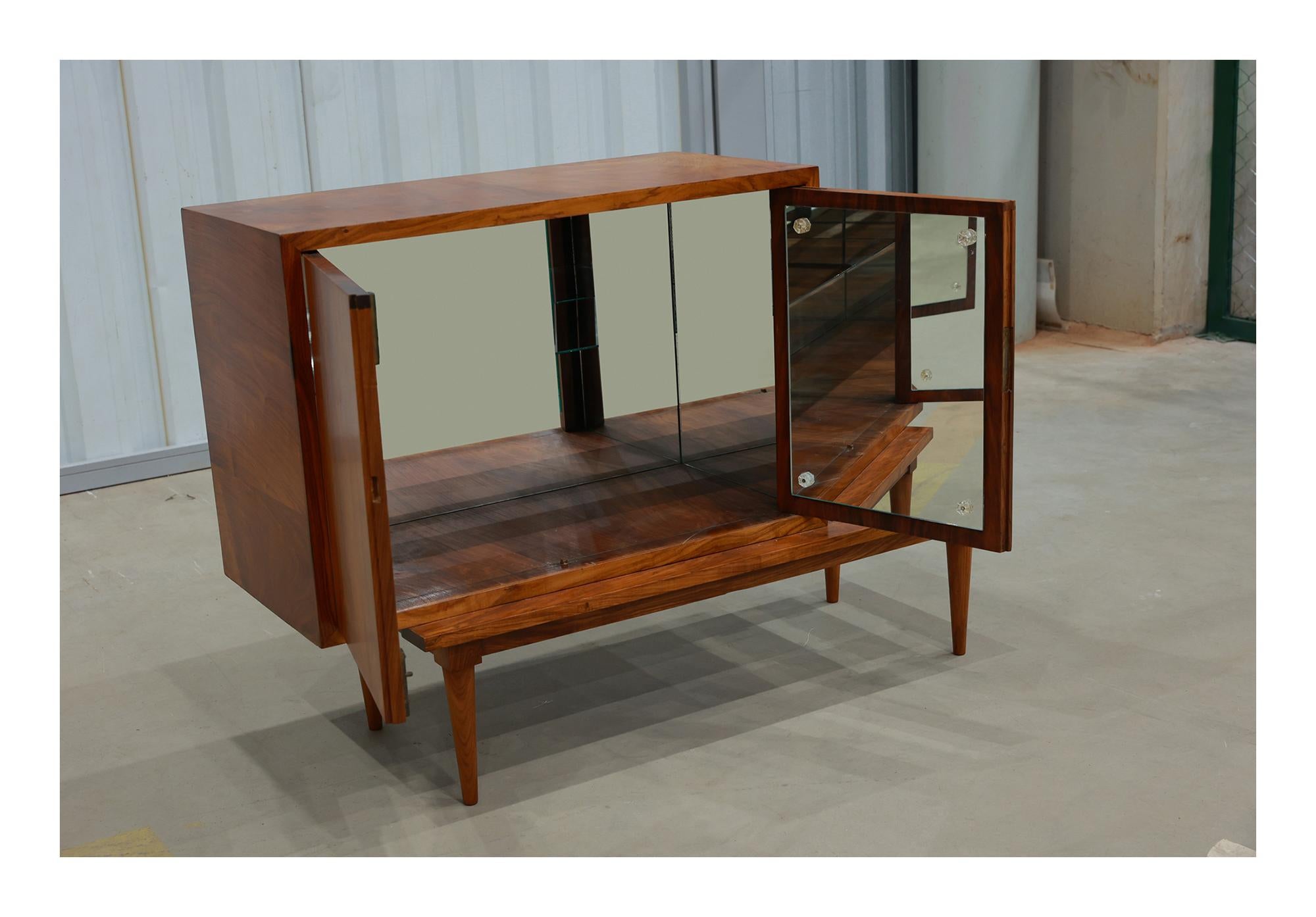 Brasilianische Bar mit Beistelltisch aus Hartholz und Glas von Branco & Preto, ca. 1950er Jahre im Angebot 2