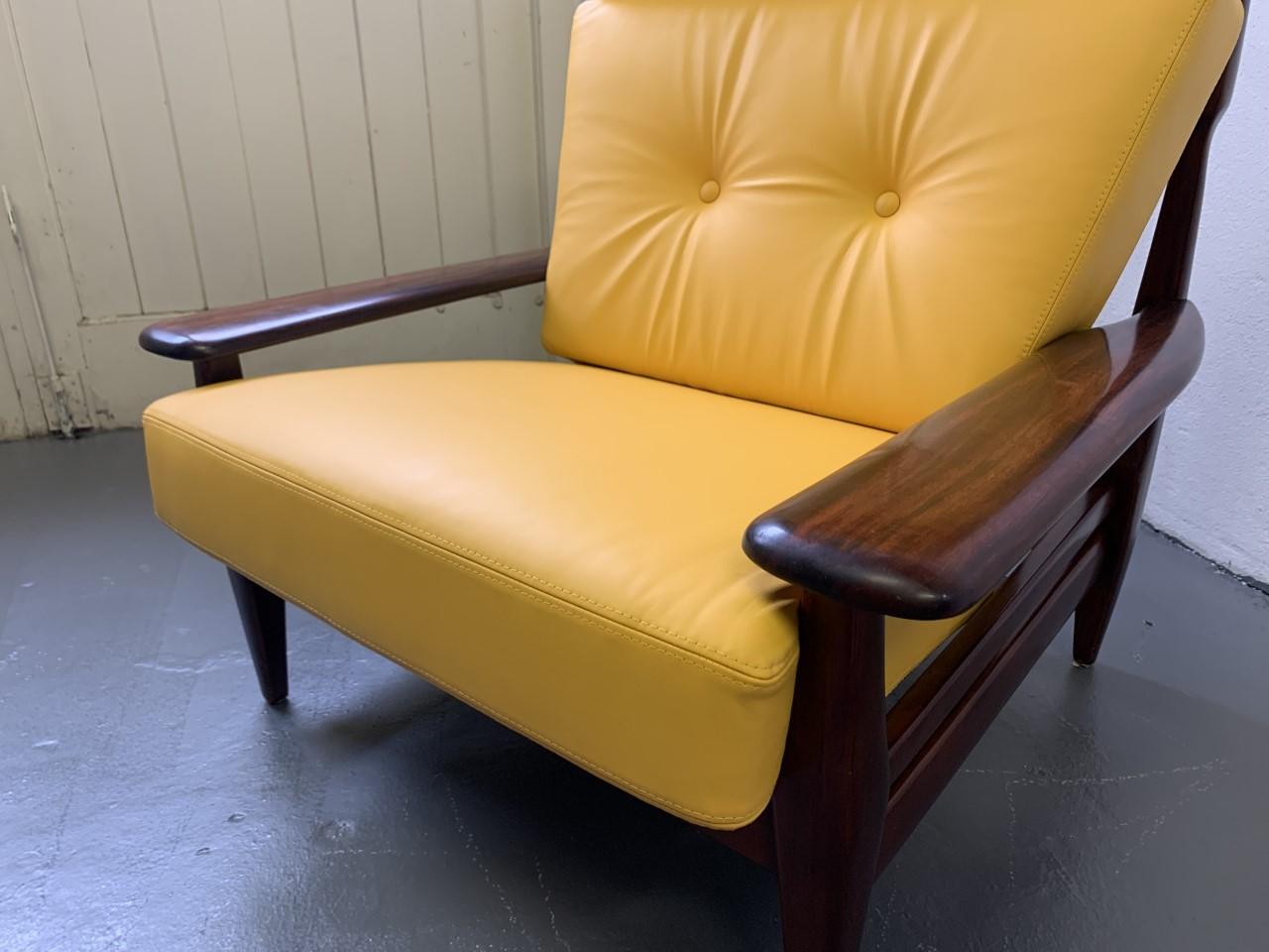 Brazilian Brutalist Rosewood and Leather Lounge Chair by Jean Gillon For Sale 6