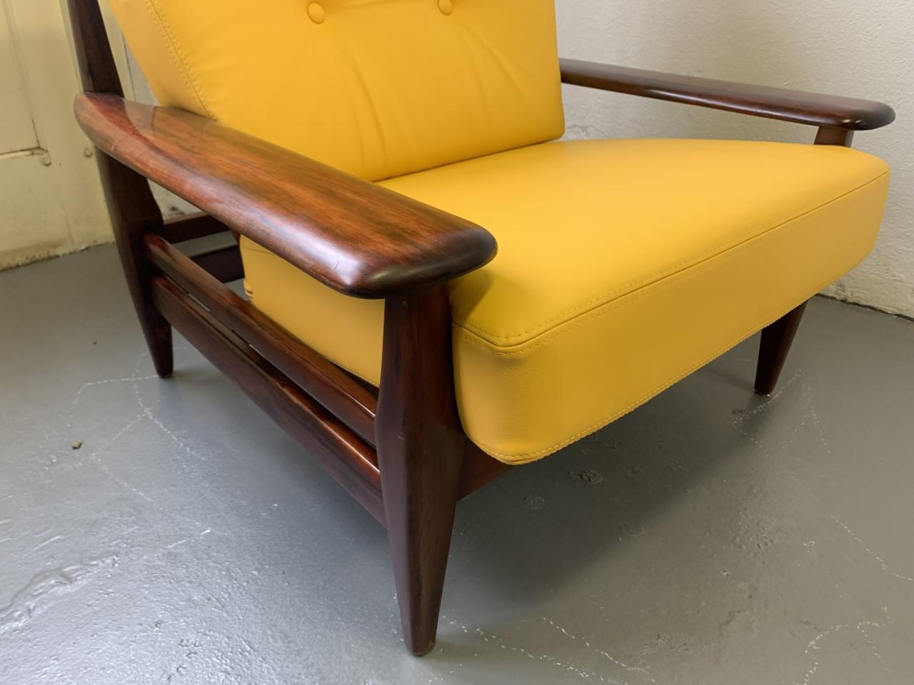 Large Brutalist Lounge chair by Brazilian designer Jean Gillon from the 1960s
In a very beautifull vintage condition.
New Premium quality leather cushions, in typical Brazilian Deep Yellow.

In the 1960s & 1970s a lot of the Brazilian Designers