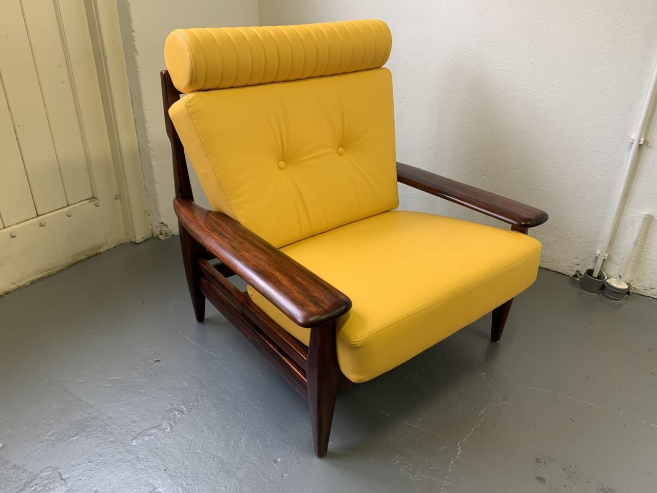 Mid-20th Century Brazilian Brutalist Rosewood and Leather Lounge Chair by Jean Gillon For Sale