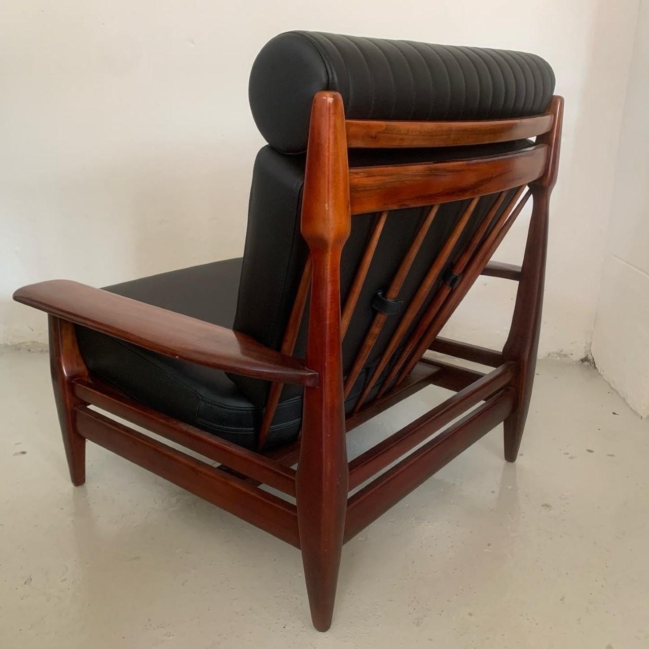 Mid-20th Century Brazilian Brutalist Rosewood and Leather Lounge Chair by Jean Gillon For Sale
