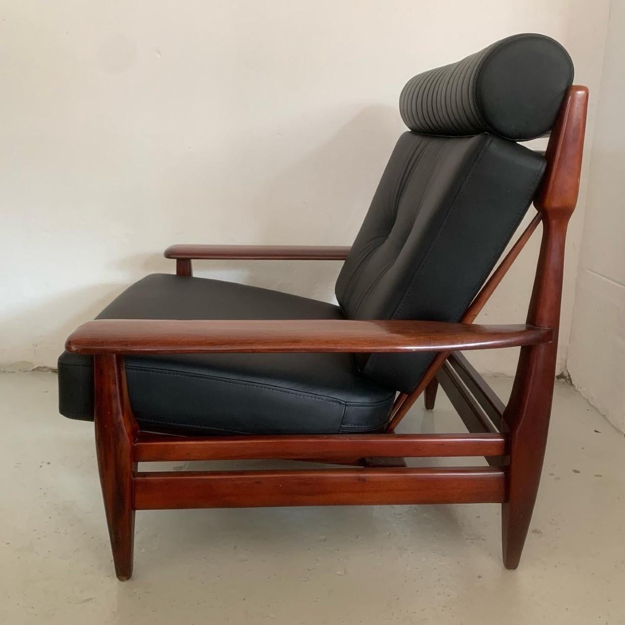 Brazilian Brutalist Rosewood and Leather Lounge Chair by Jean Gillon For Sale 2
