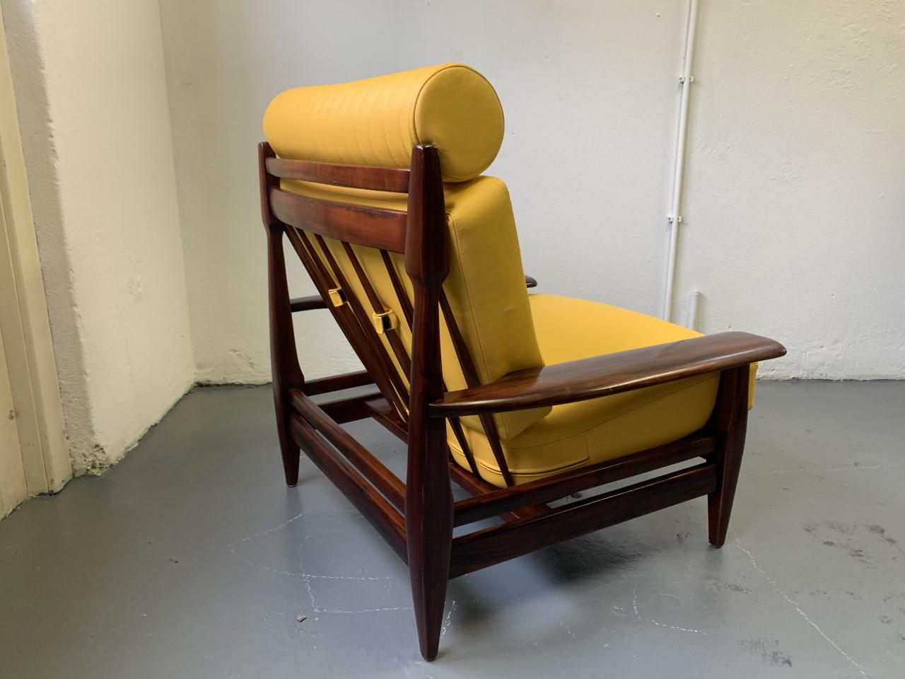 Brazilian Brutalist Rosewood and Leather Lounge Chair by Jean Gillon For Sale 5