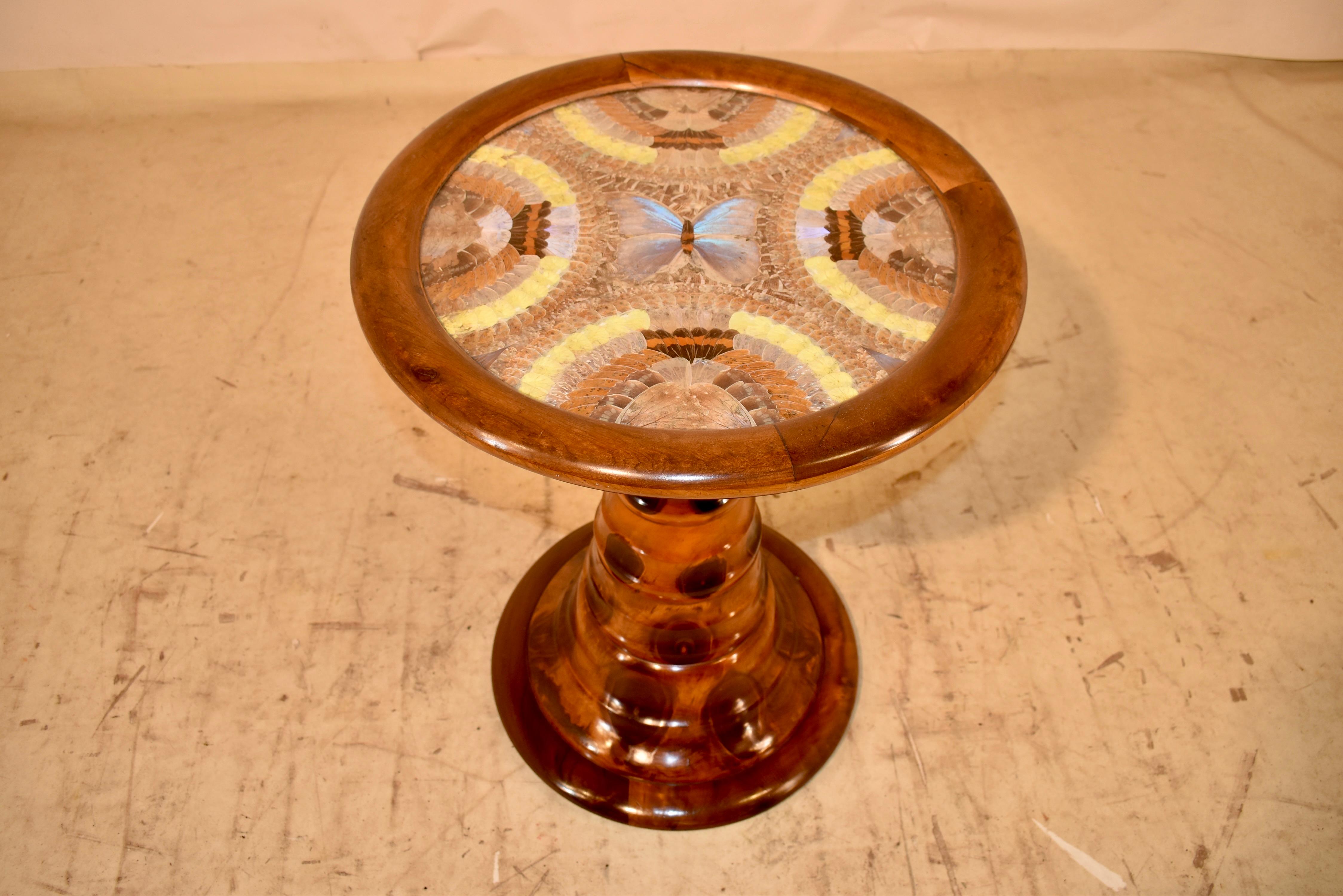 Brasilianischer Schmetterlingsexemplar-Tisch, ca. 1920-1940 (Holz) im Angebot
