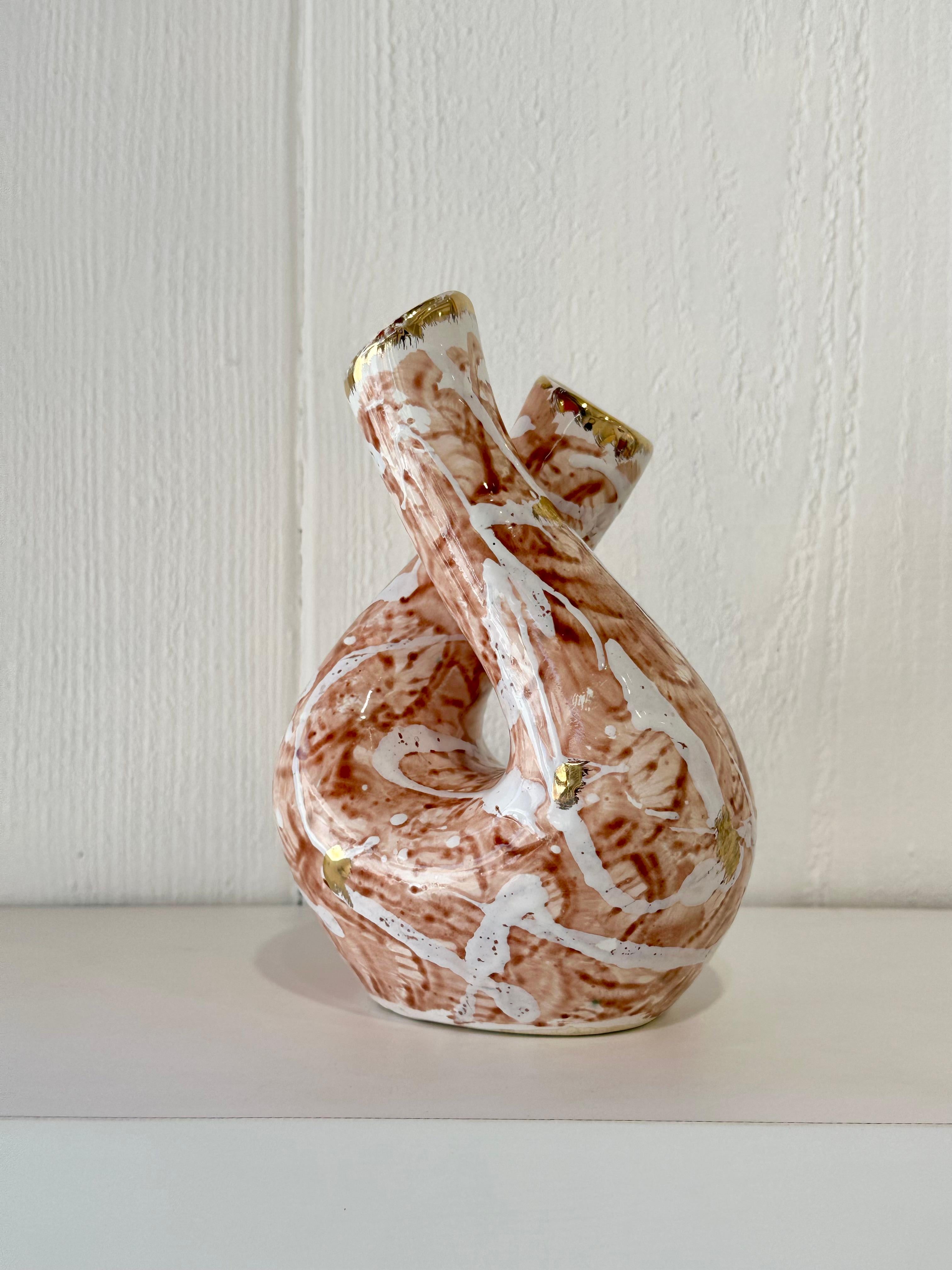 This Brazilian ceramic vase, dating from about 1950, is a real work of art. Its enamelled polychrome ceramic gives it a timeless beauty. With dimensions of 20 x 15 x 11 cm, it is distinguished by its small size that makes it an object easy to