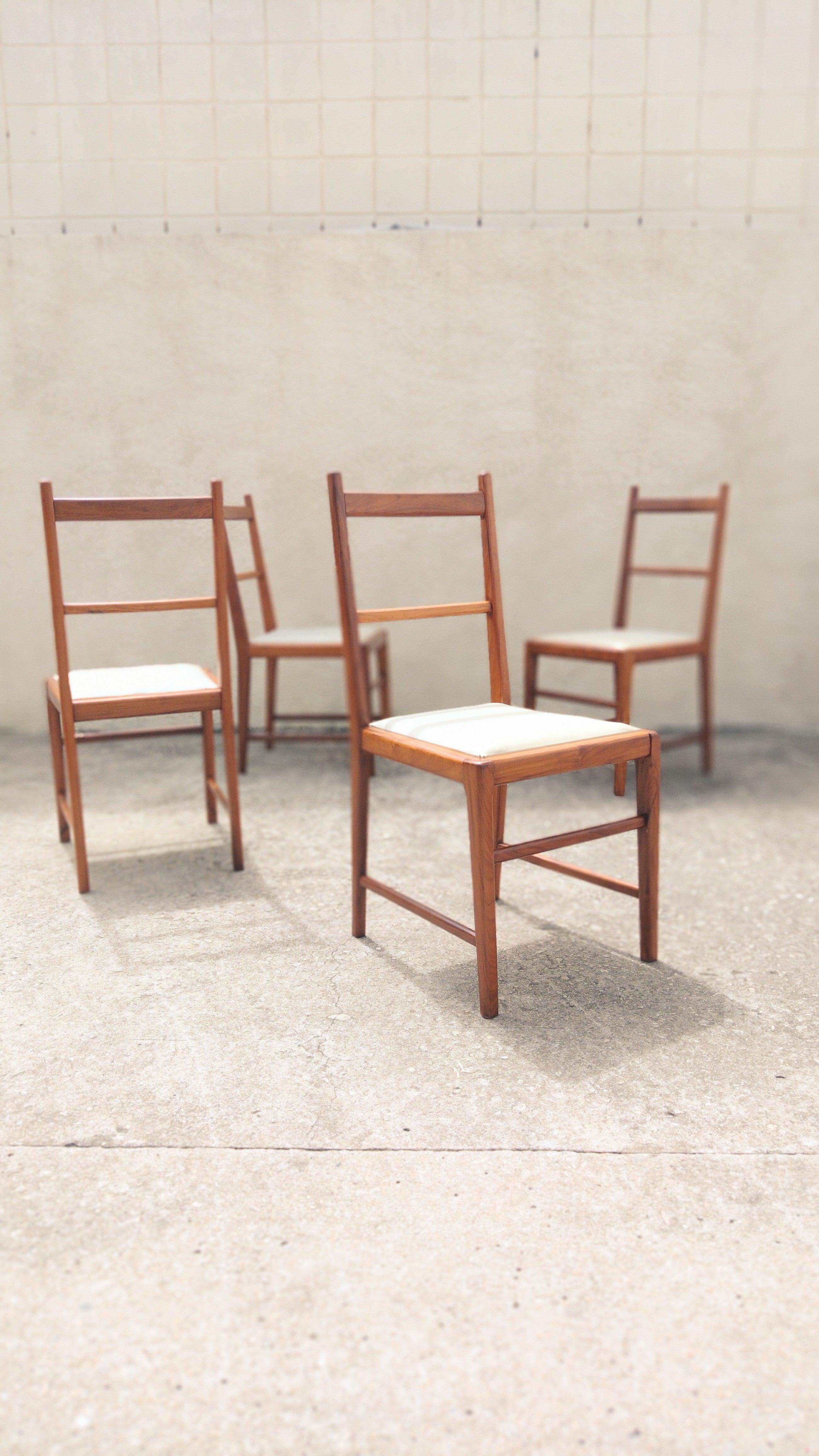 Set of 4 modern Brazilian in Solid Caviuna and Courvin chairs from the 60's. In good condition.

Approximate Measures:

Height: 95cm / Width: 43cm / Depth: 47cm
Seat Height: 46cm

Main wear details:

-Wooden structure presents discreet surface