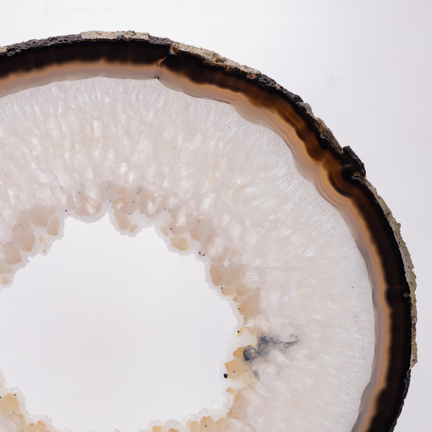 Brazilian Circular Agate Slab on a Custom Acrylic Stand In New Condition For Sale In Polanco, CDMX