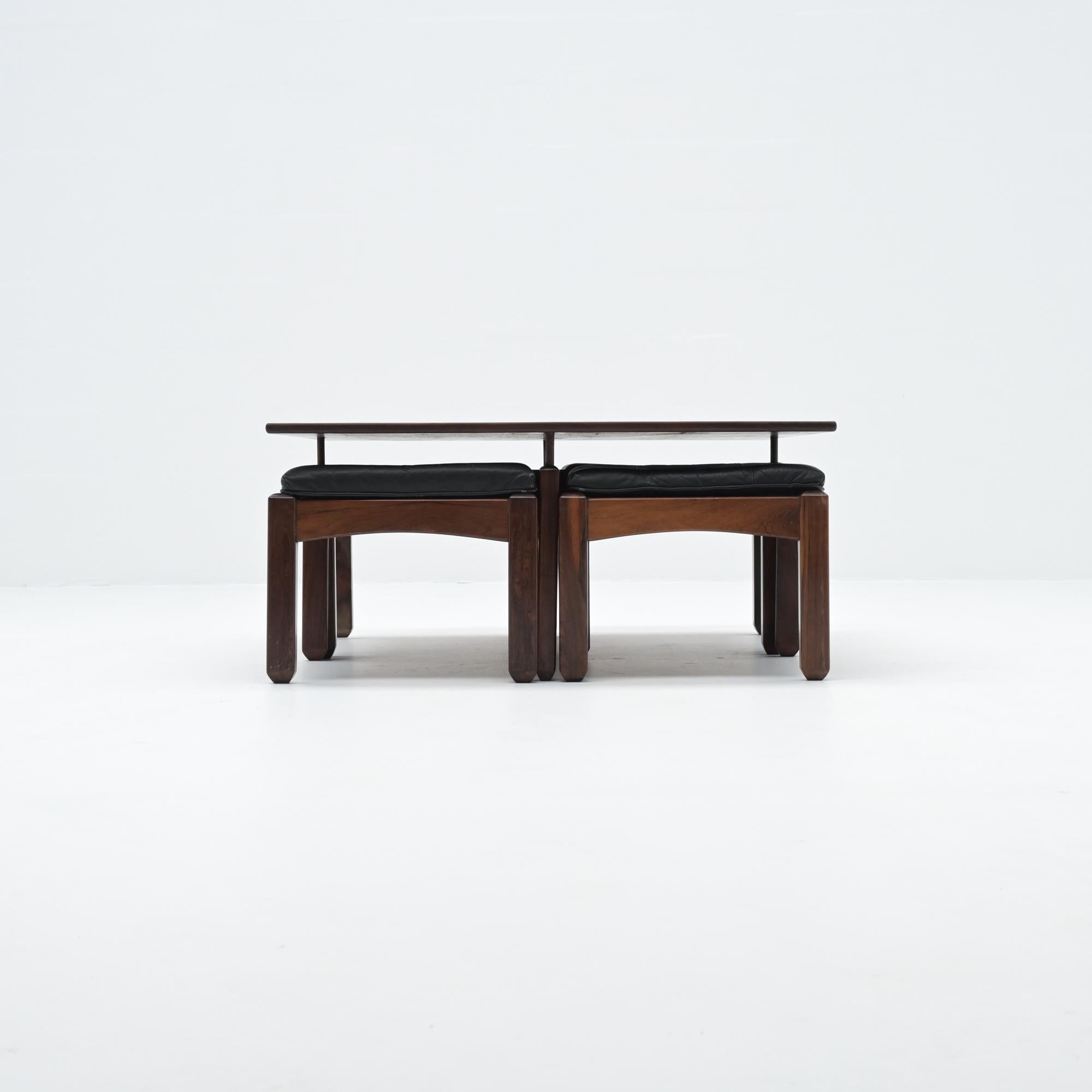 20ième siècle Table basse brésilienne avec 4 tabourets gigognes par Jean Gillon pour Wood Art en vente