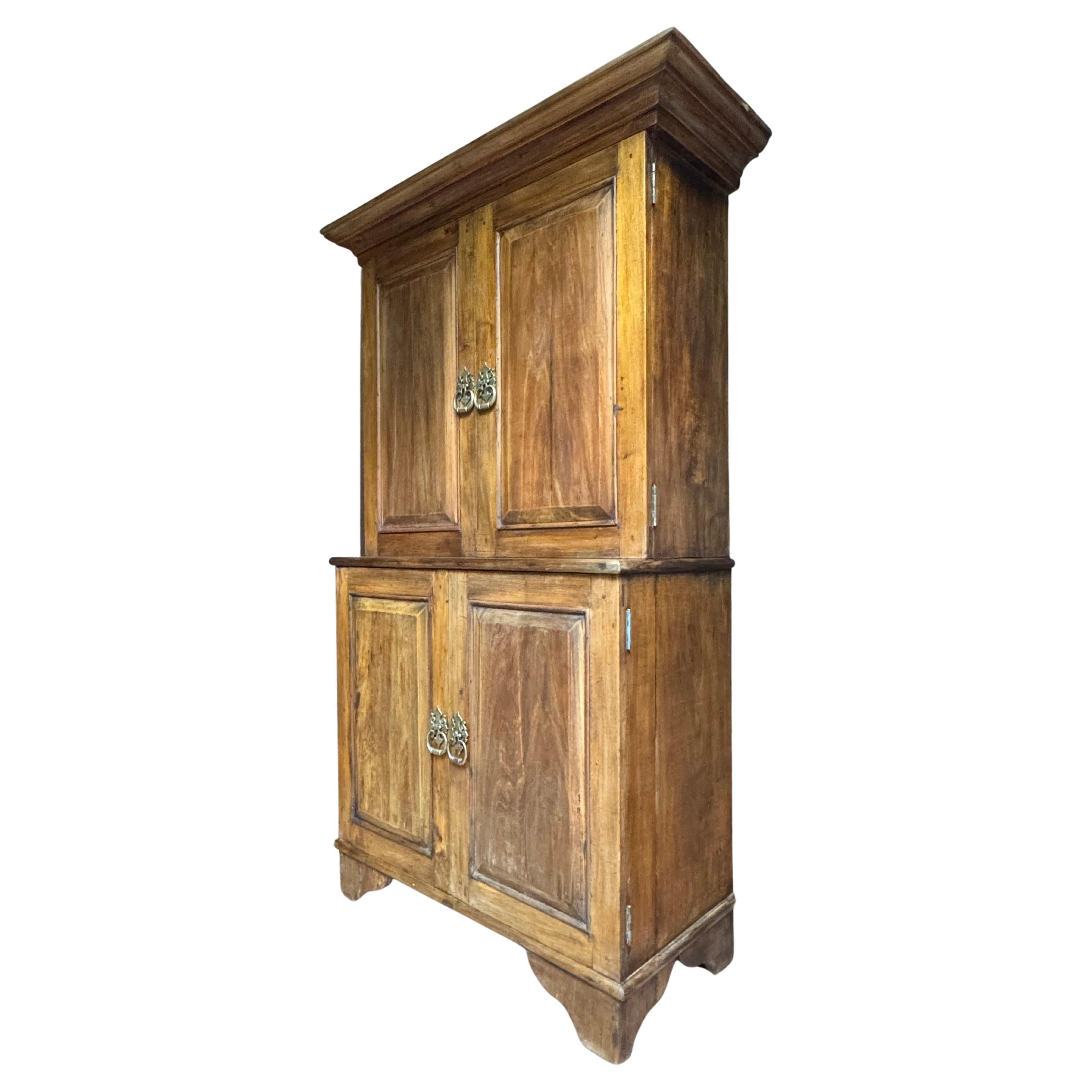 Brazilian colonial Revival Cupboard Armoire - Circa 1930-1940 In Good Condition For Sale In Rio De Janeiro, BR