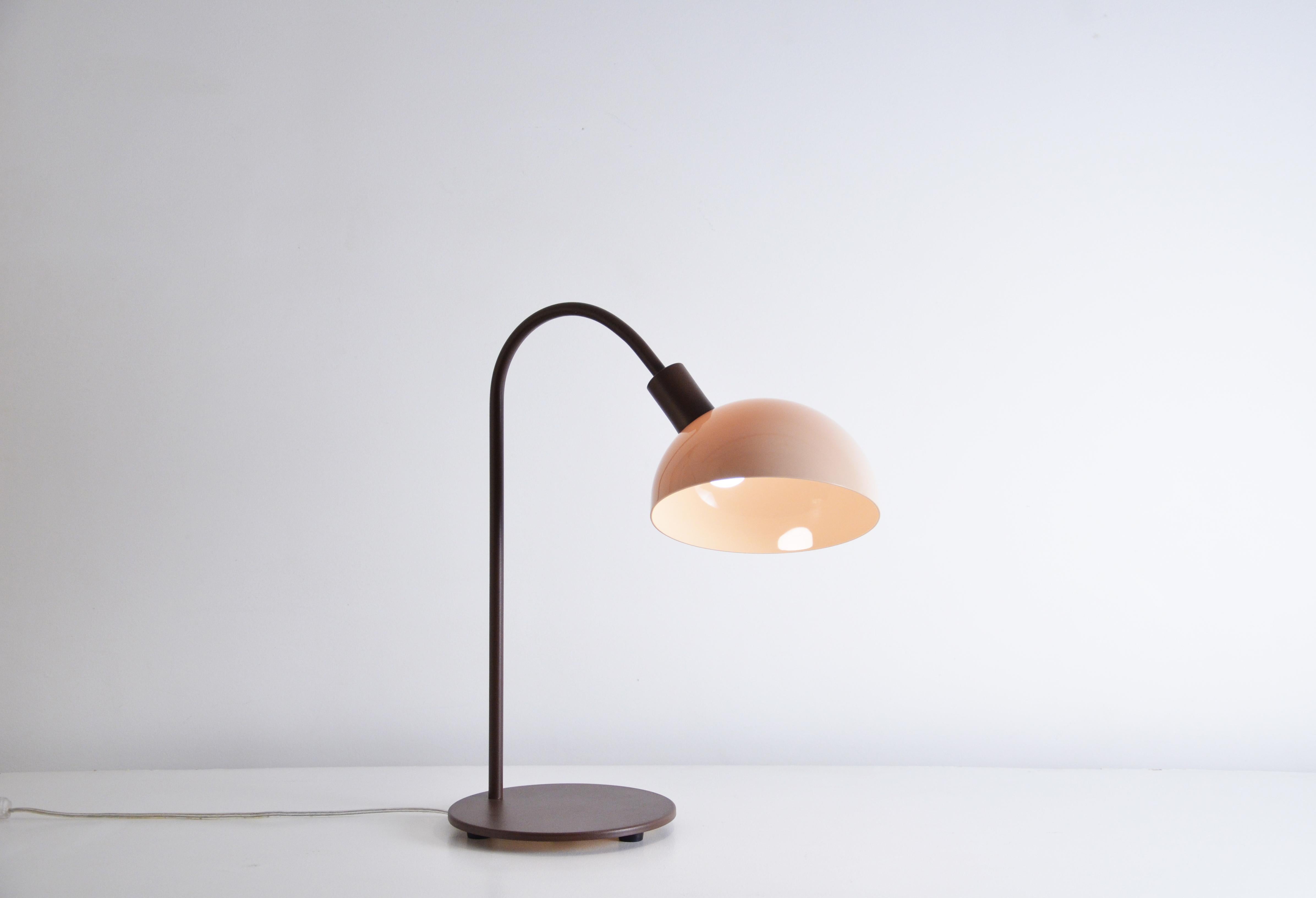 This table lamp is named Lichia. 
The product consists of a round acrylic diffuser and a steel base/structure.
The base is made of steel and it can be painted in white, black or brown. 
The diffuser is made of acrylic and can be in any of the colors