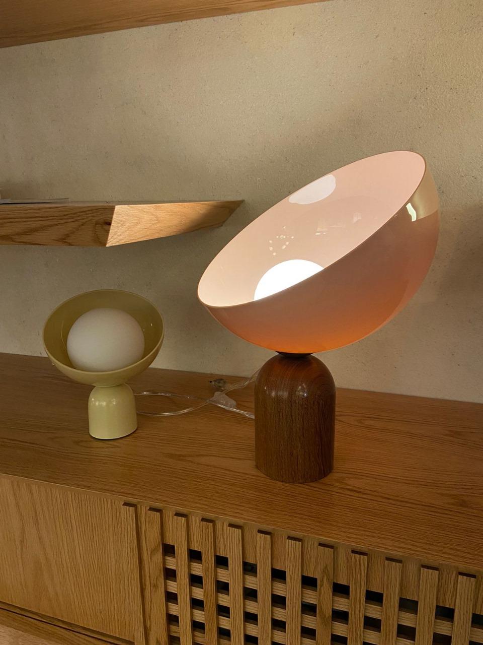 Brazilian contemporary acrylic and wood table lamp - large In New Condition For Sale In Sao Paulo, Sao Paulo