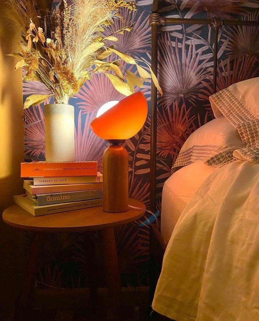XXIe siècle et contemporain Lampe à poser contemporaine brésilienne en acrylique et Wood Wood - medium en vente
