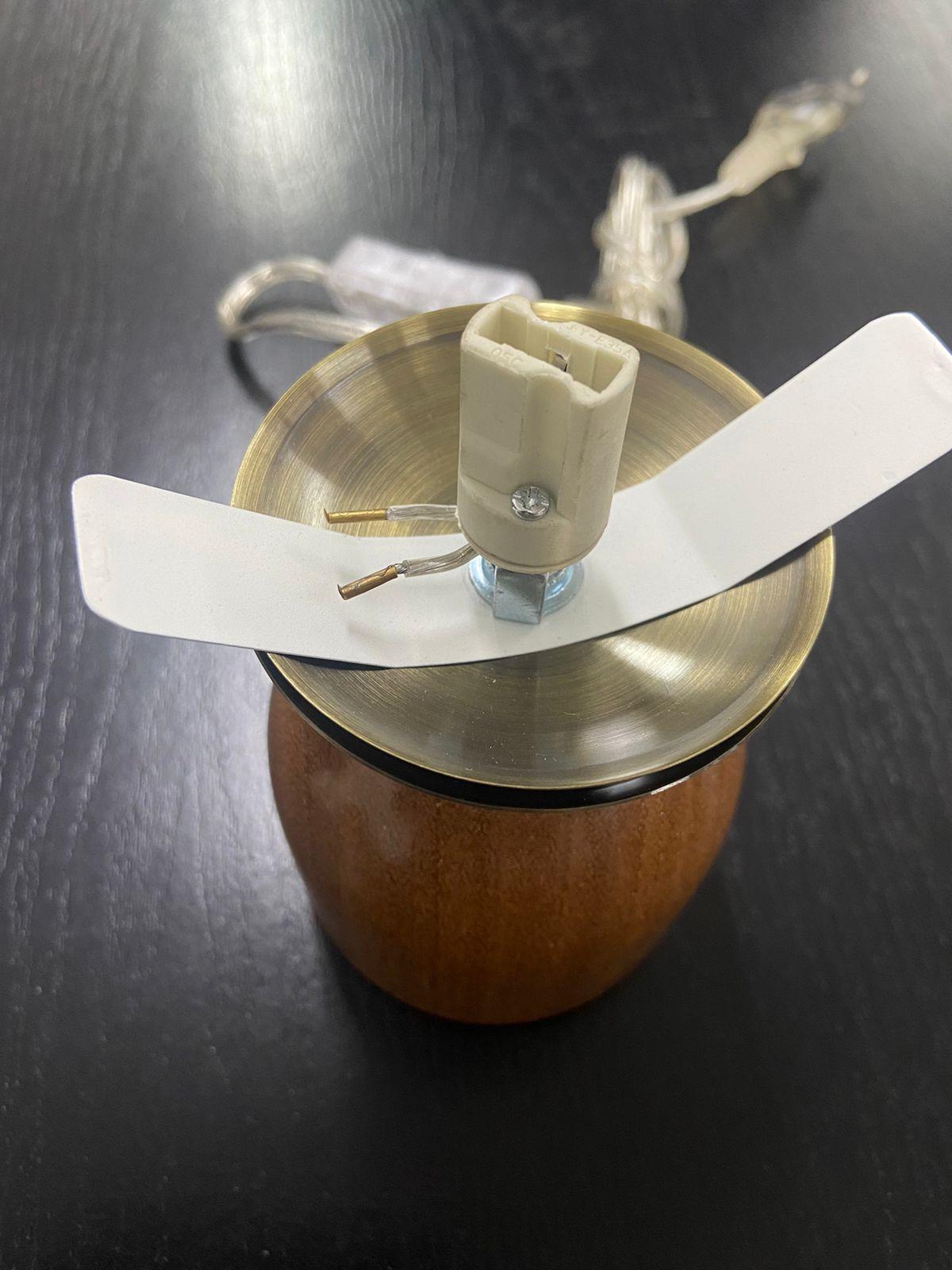 Lampada da tavolo brasiliana contemporanea in acrilico e Wood - piccola in vendita 5