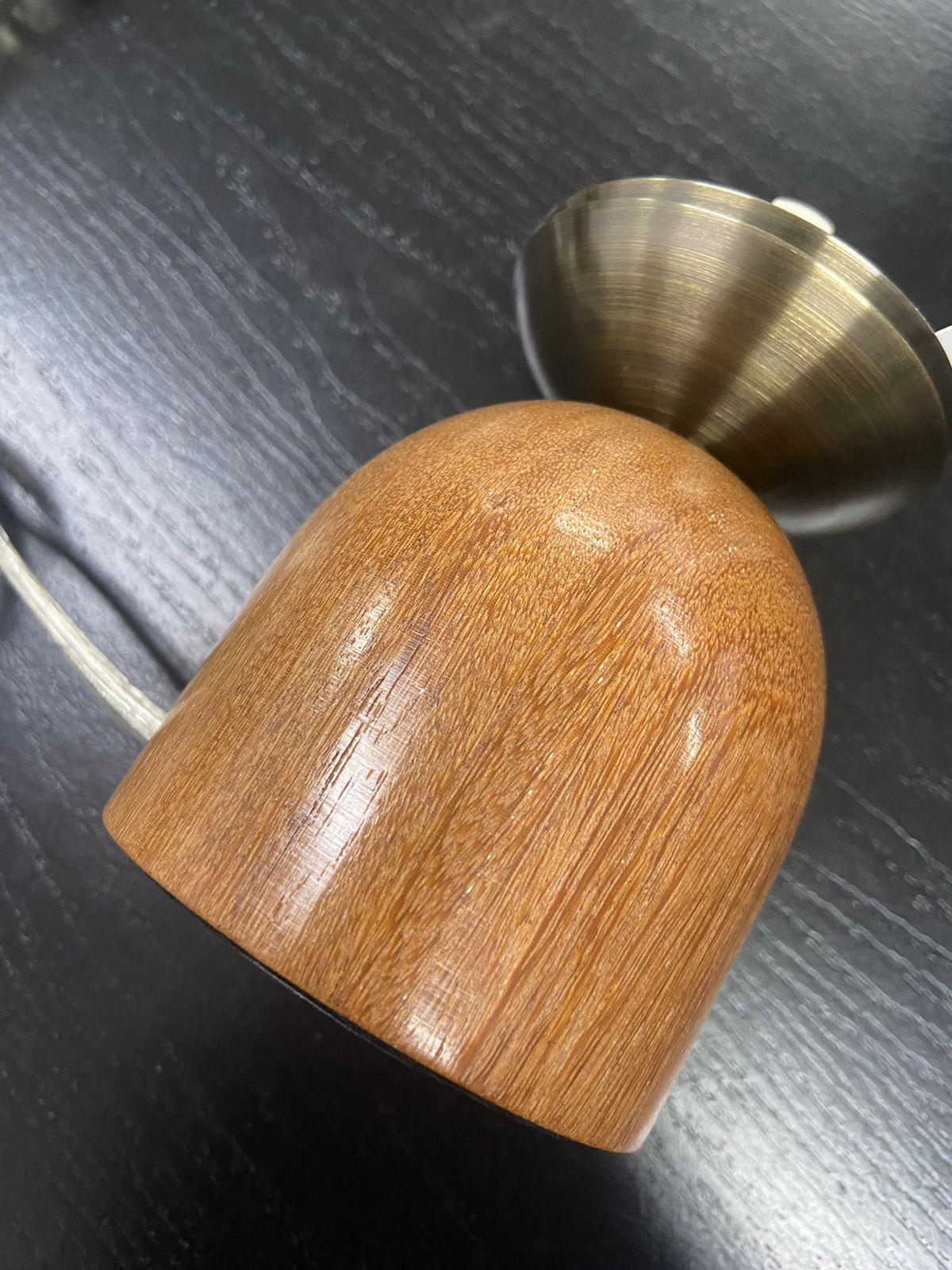 Lampada da tavolo brasiliana contemporanea in acrilico e Wood - piccola in vendita 7