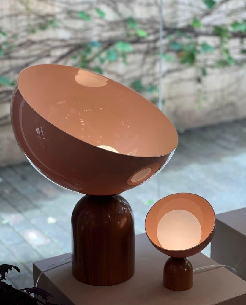Lampada da tavolo brasiliana contemporanea in acrilico e Wood - piccola in vendita 2