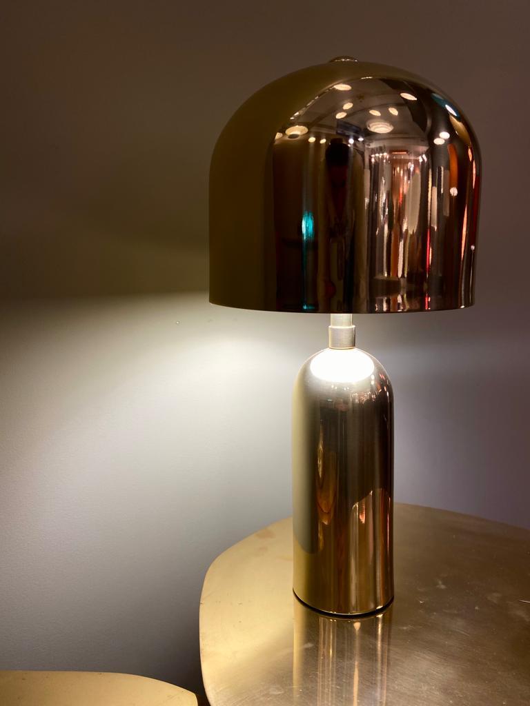 The Cápsula Mini is a modern design table lamp, which is made of brass. The can be polished, brushed or rusty. 
The lamp used is a G9 bi-pin led. 
It has a small size that can fit anywhere, as at the bedside table, office table or even in any