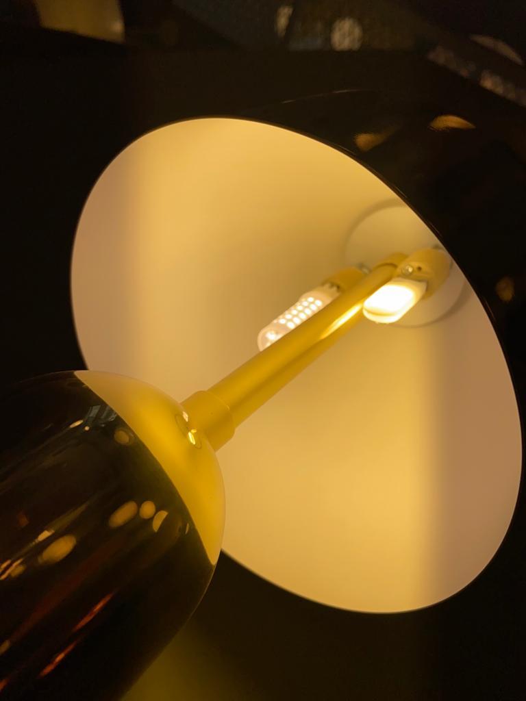Brasilianische Contemporary Tischlampe aus Messing im Angebot 1