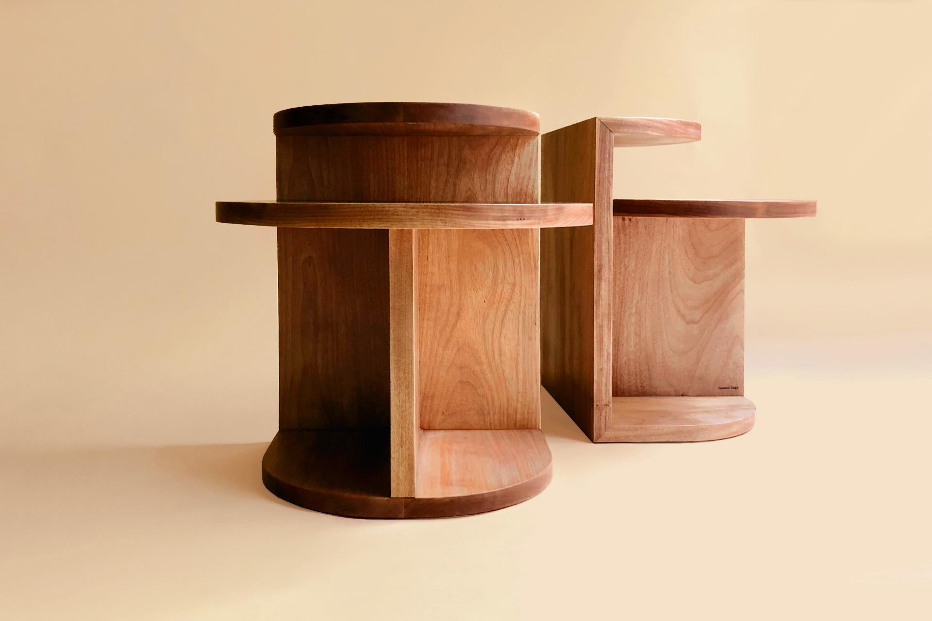 Autre Table d'appoint contemporaine en bois massif brésilien en vente
