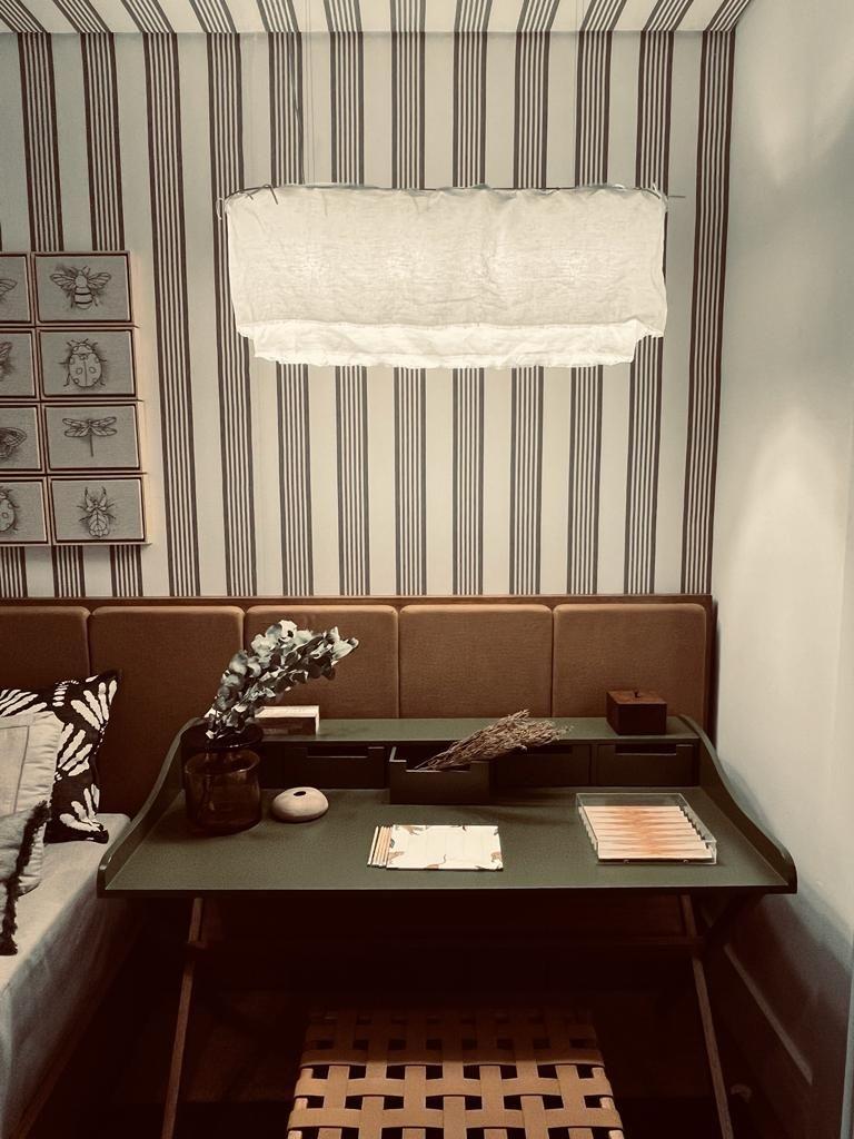 Moderno Pendente brasiliano contemporaneo minimalista in lino prelavato - ovale in vendita