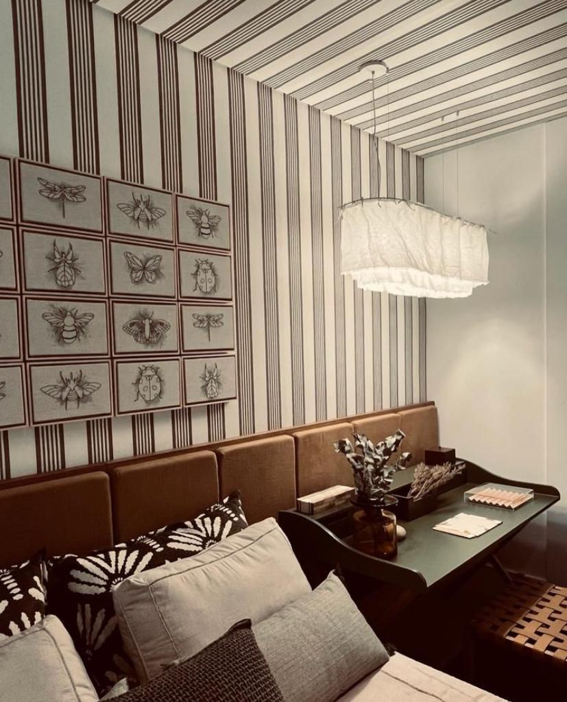 Brasiliano Pendente brasiliano contemporaneo minimalista in lino prelavato - ovale in vendita