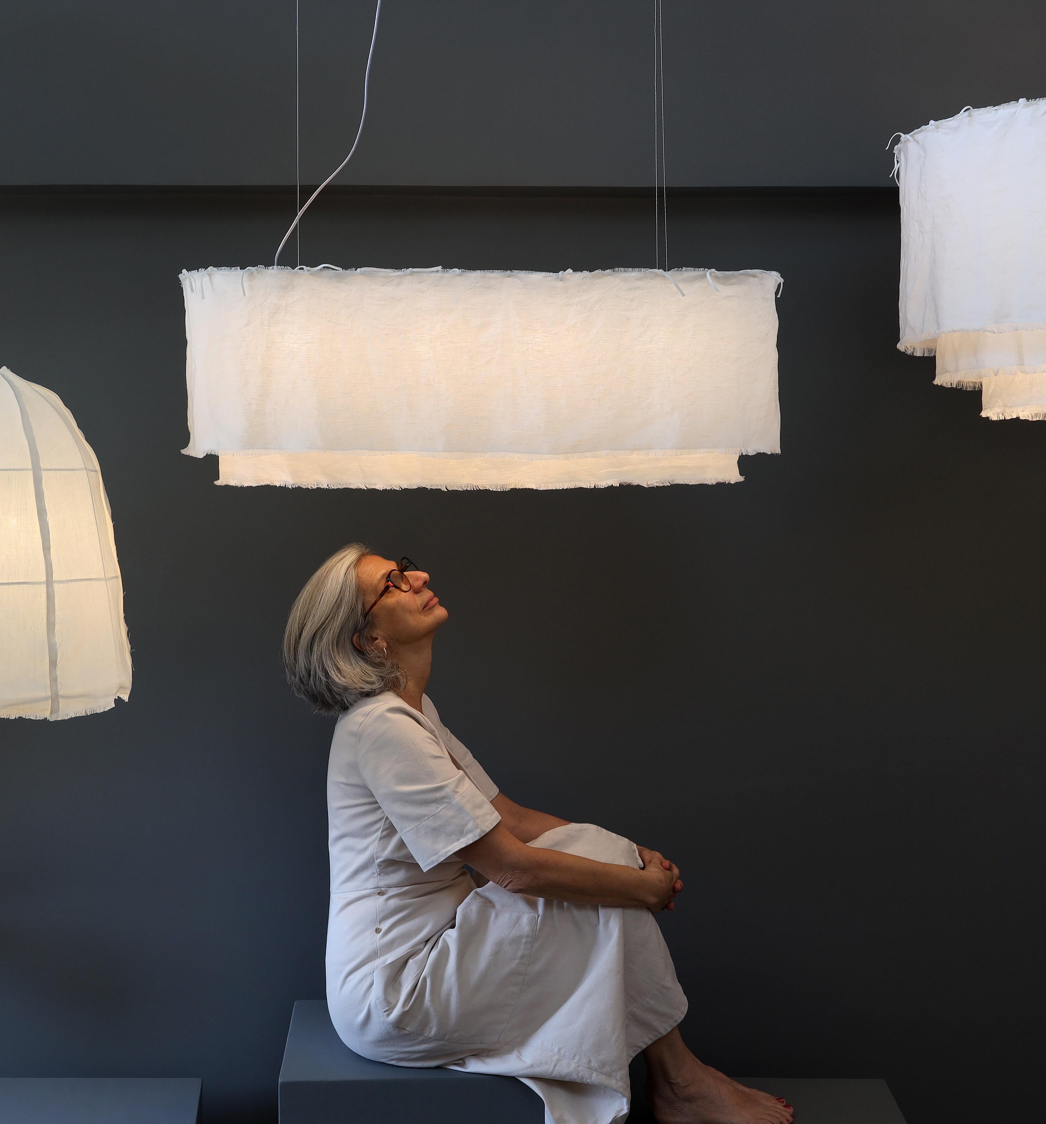 Pendente brasiliano contemporaneo minimalista in lino prelavato - ovale In condizioni Nuovo in vendita a Sao Paulo, Sao Paulo