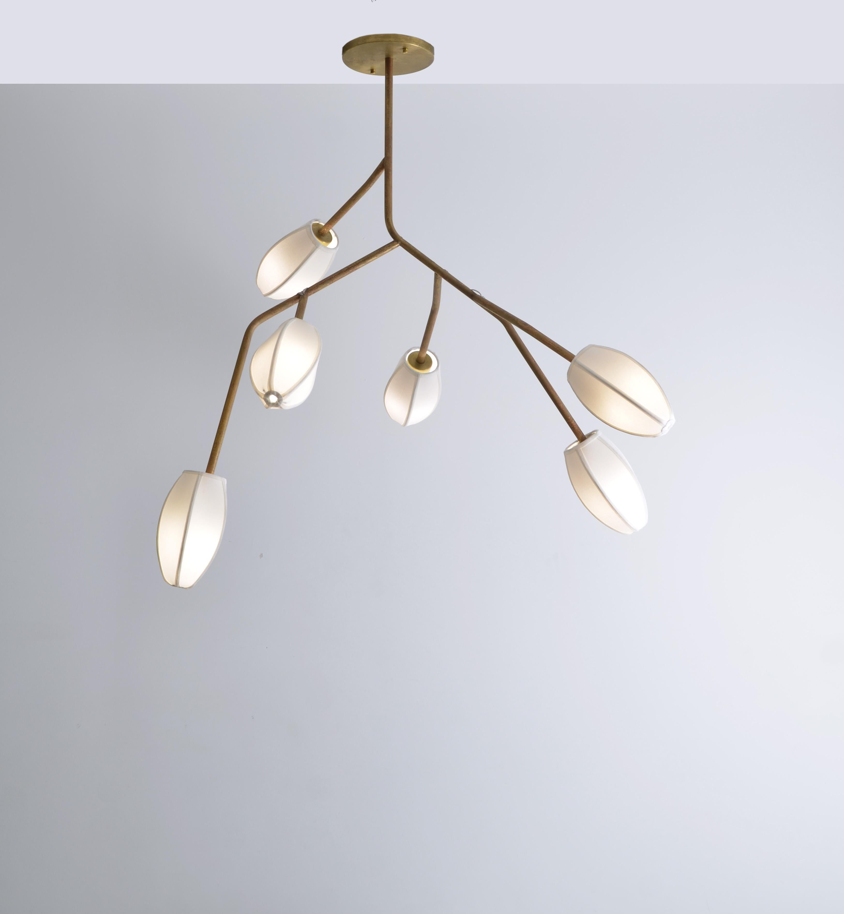 Questo ciondolo si chiama Sacurá Max. Si tratta di una sospensione scultorea in acciaio. Può essere verniciato in nero, bianco o marrone (corten). Ha 6 cupole. Le cupole di cotone del centro commerciale sono di vari colori.

Il design di questa