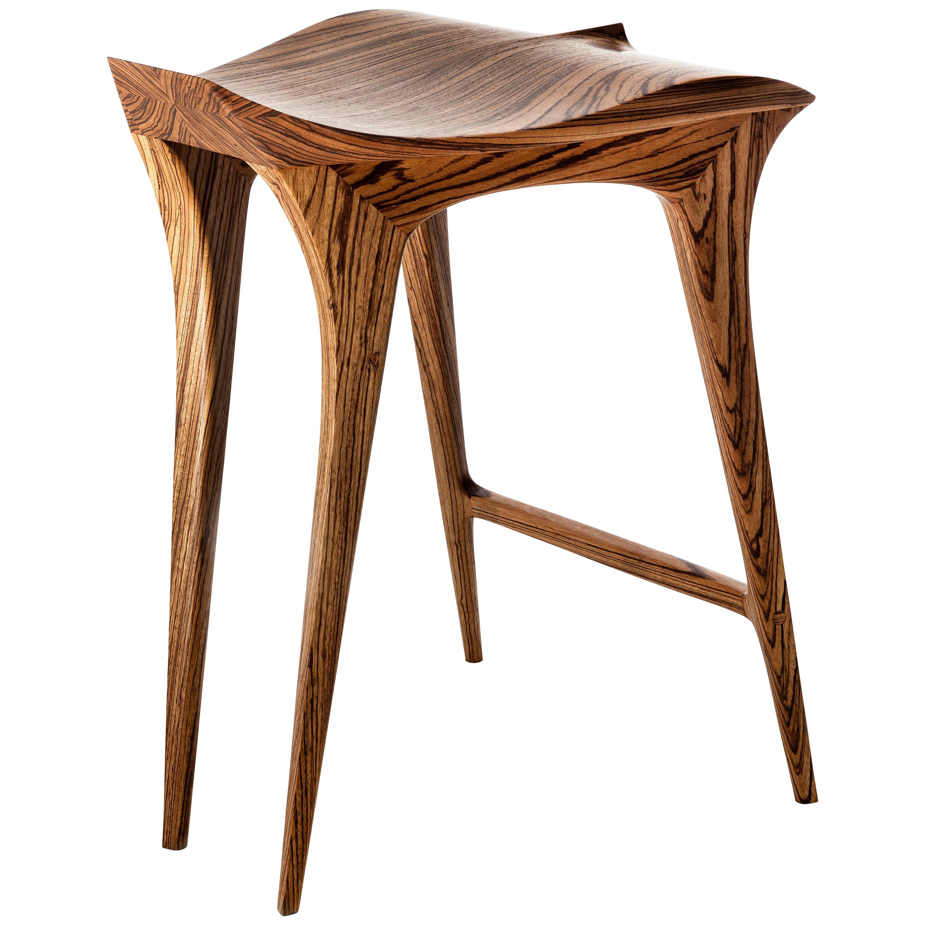 Tabouret contemporain, fabriqué à la main, bois massif en vente