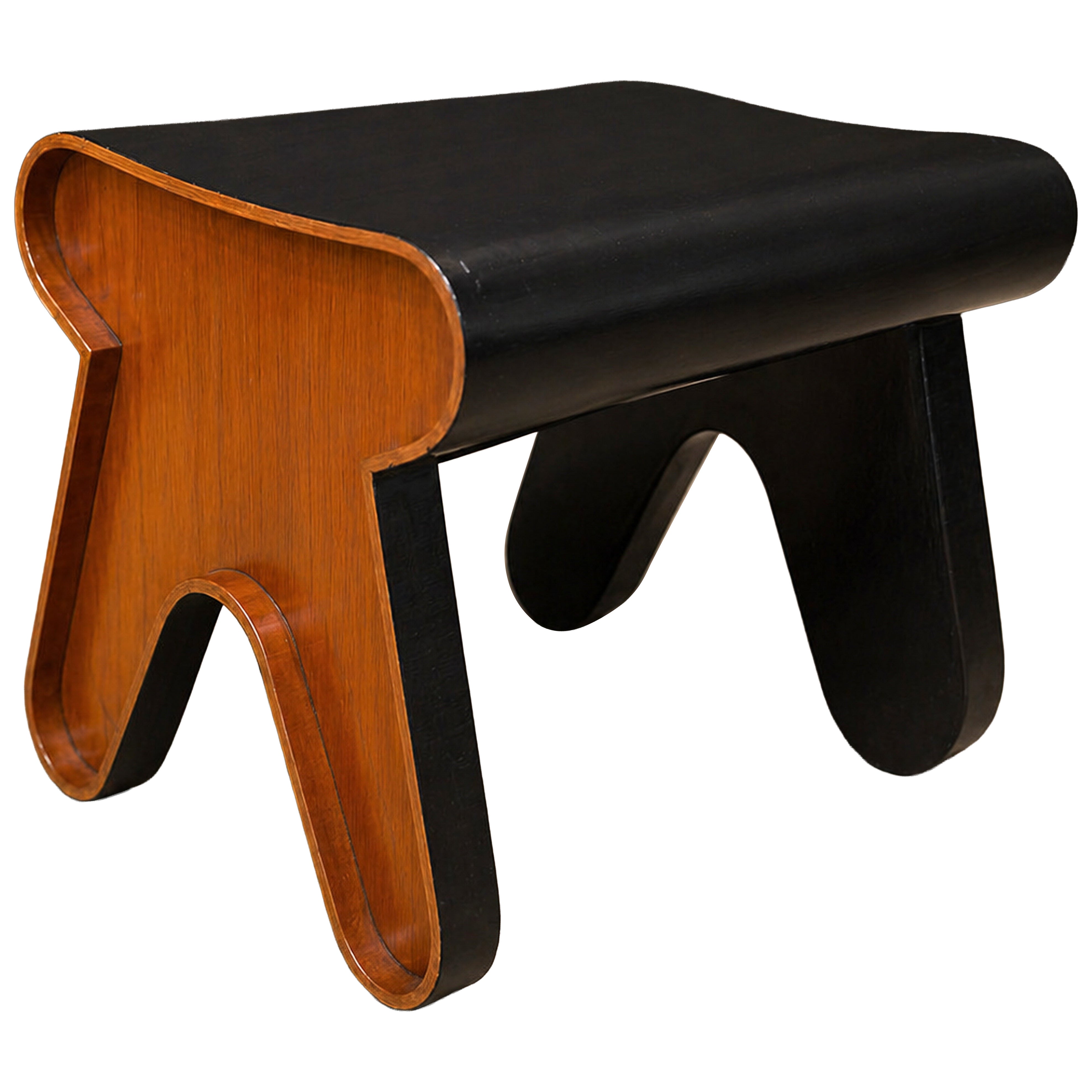 Tabouret contemporain brésilien en Wood Ebonisé par Pedro Useche, Brésil, années 2000 en vente
