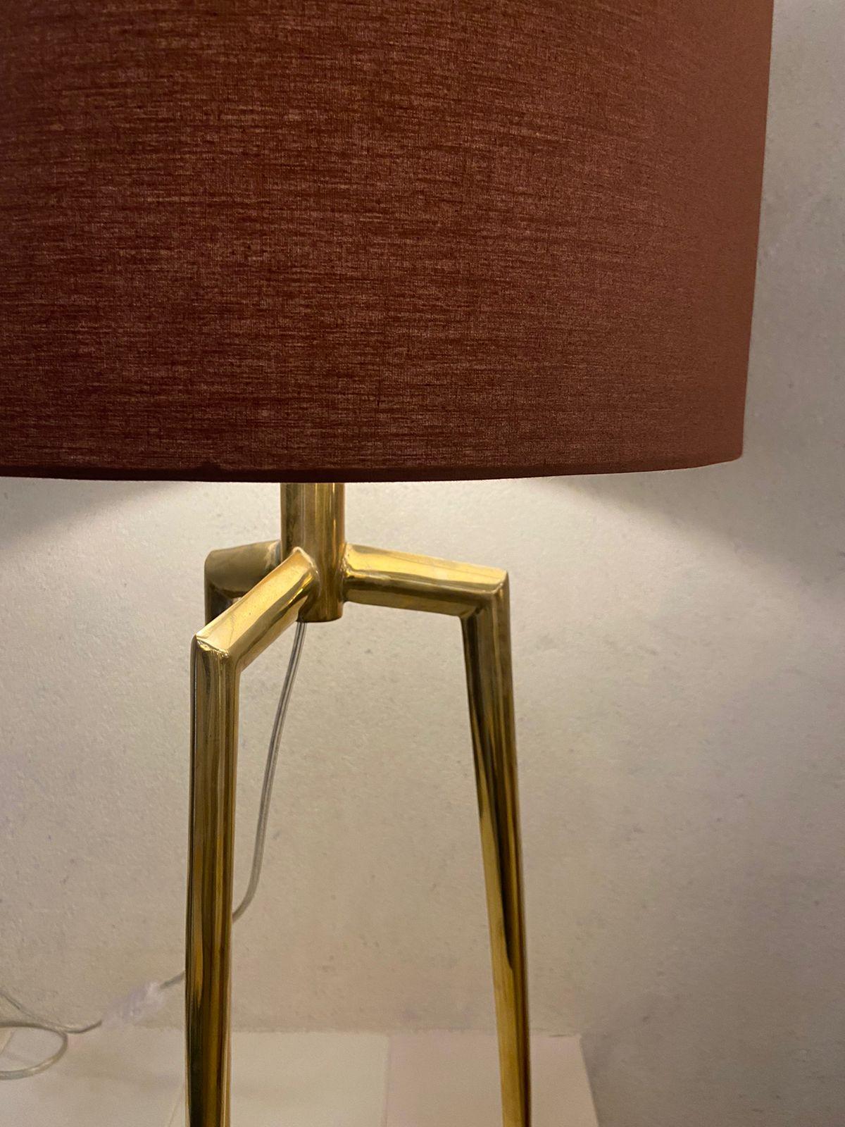 Brazilian contemporary table lamp made of cast bronze For Sale 2