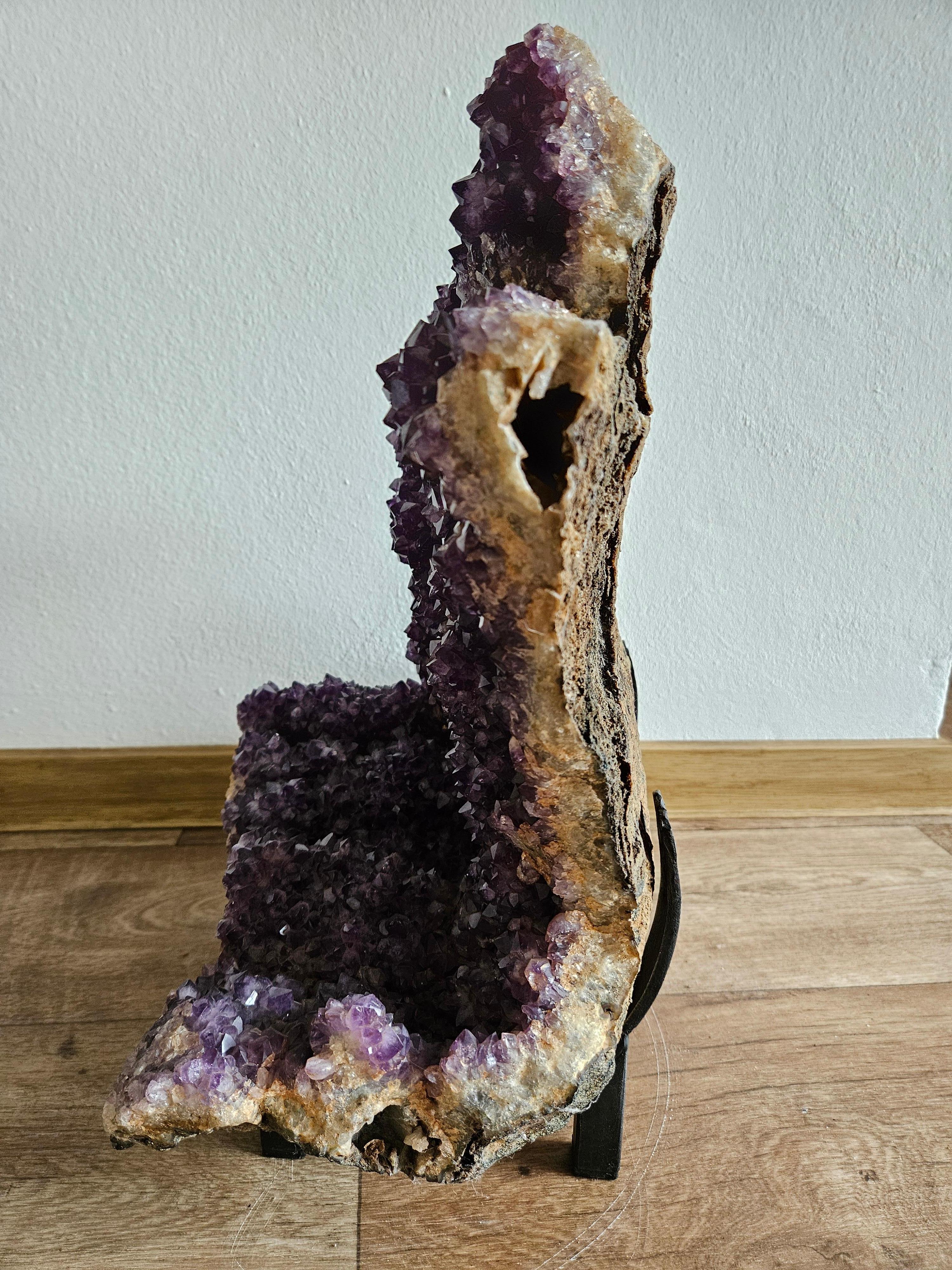 Brazilian Crystal Amethyst Geode Specimen In Excellent Condition For Sale In Kirschweiler, DE