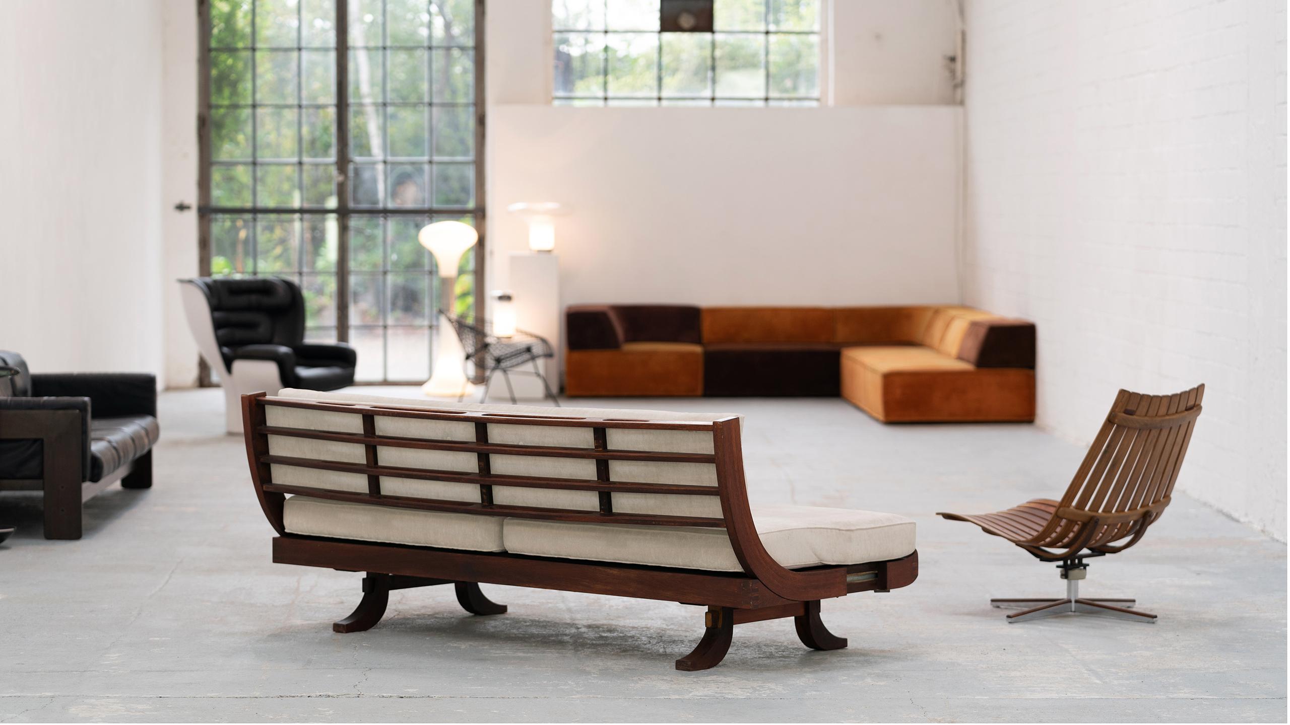 Brazilian Daybed & Sofa, 1966, Sophisticated Wood Details, Lounge & Relax 2