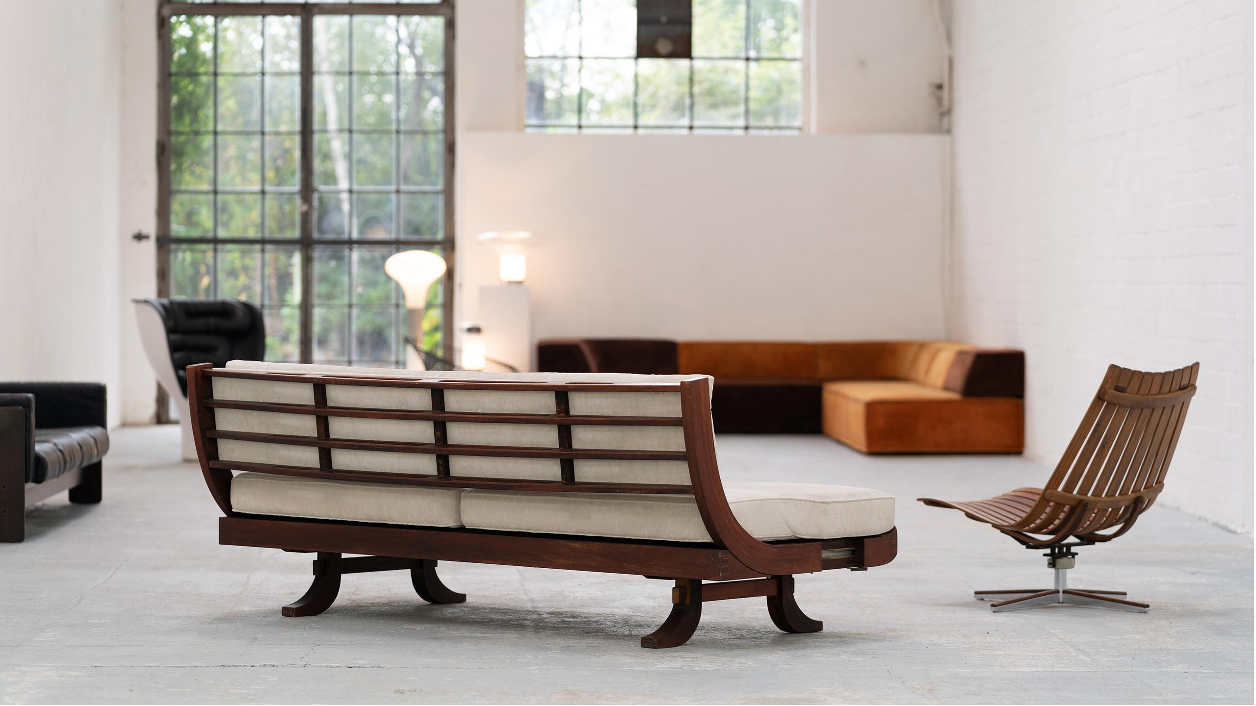 Brazilian Daybed & Sofa, 1966, Sophisticated Wood Details, Lounge & Relax 3