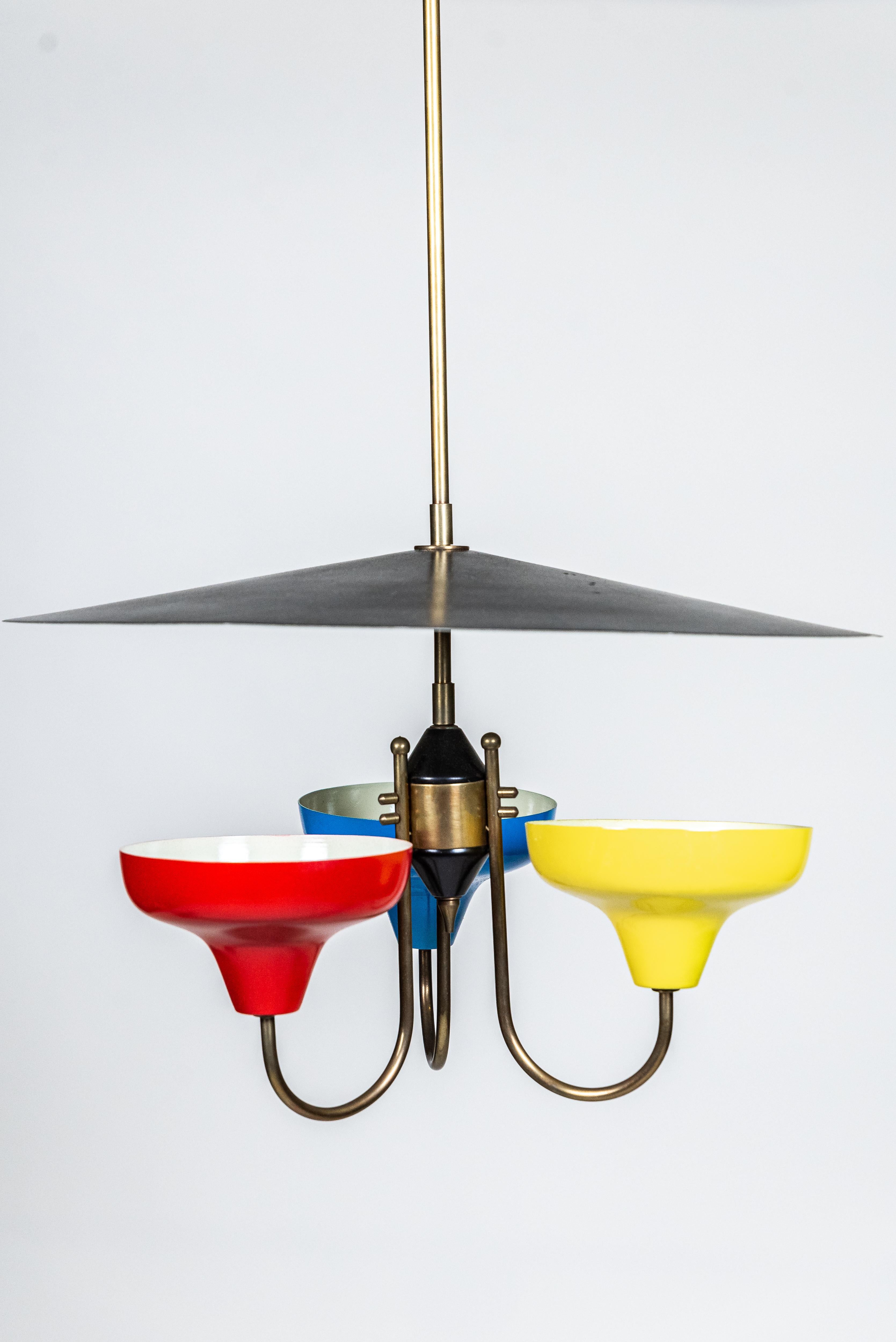 Lampadario di design brasiliano, 1950 circa, in metallo e ottone in vendita 3