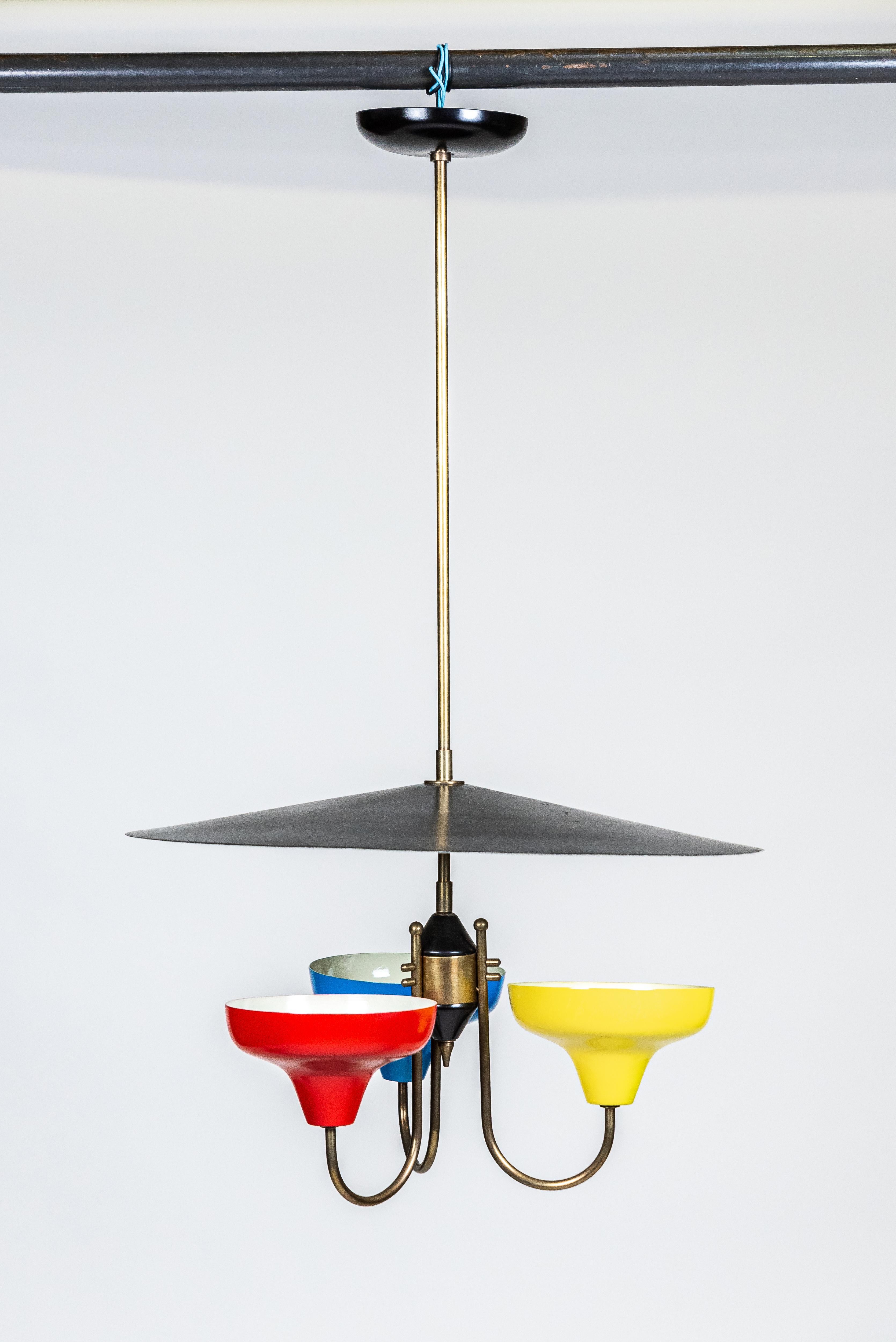 Lampadario di design brasiliano, 1950 circa, in metallo e ottone in vendita 4