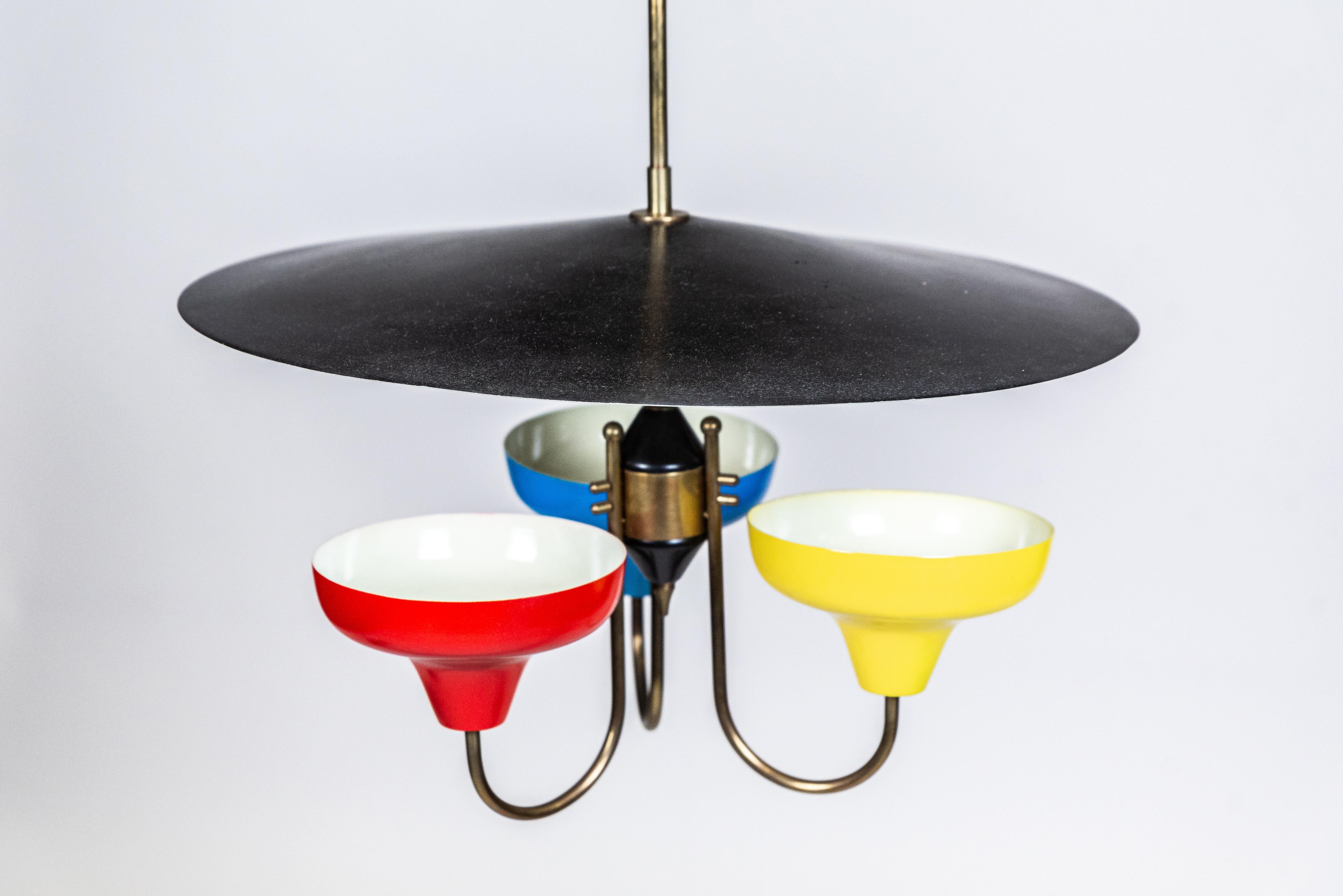 Lampadario di design brasiliano, 1950 circa, in metallo e ottone in vendita 2