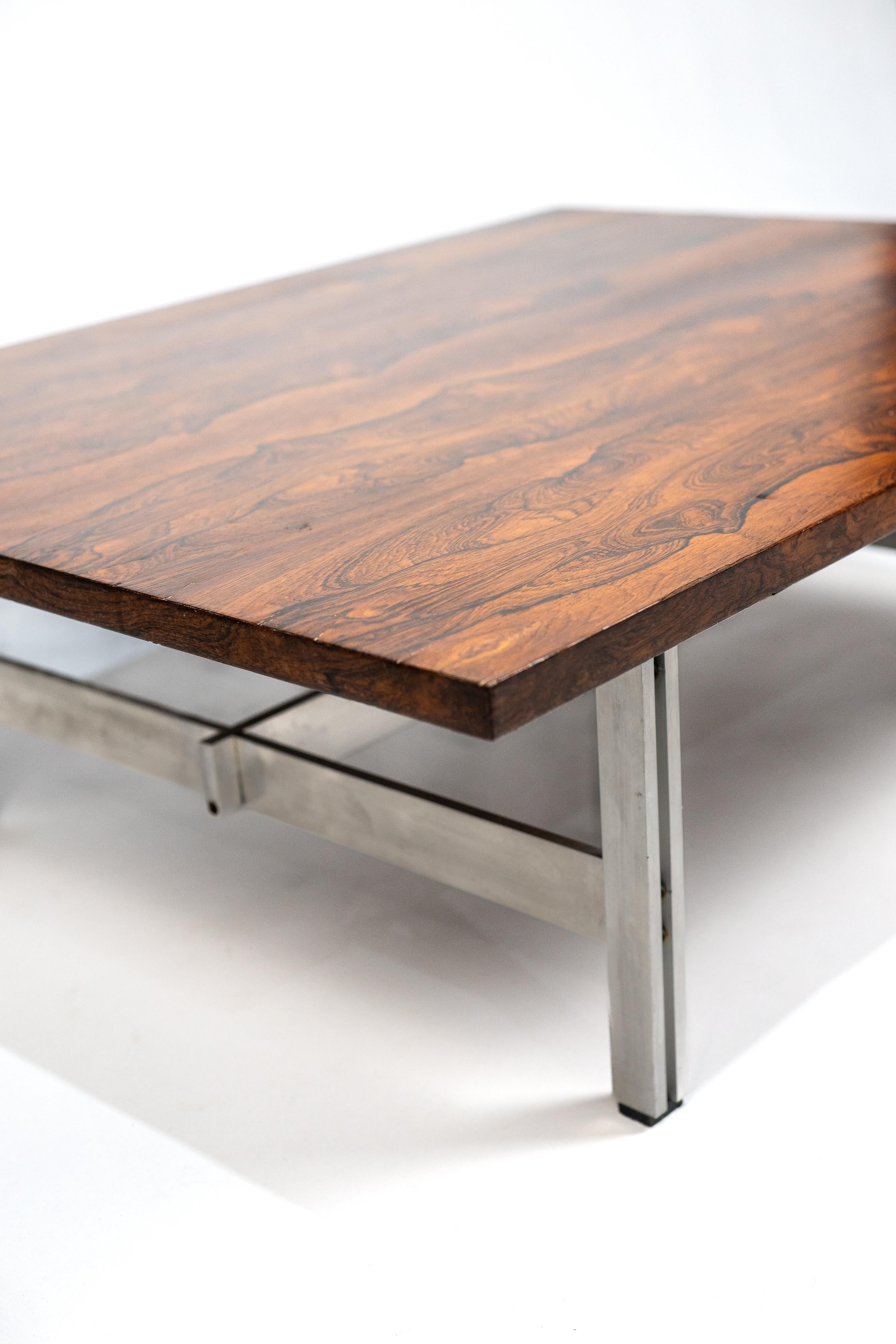 Brasilianisches Design. Liceu de Arte e Oficios. Couchtisch, Holz und Metall, um 1960 im Angebot 4