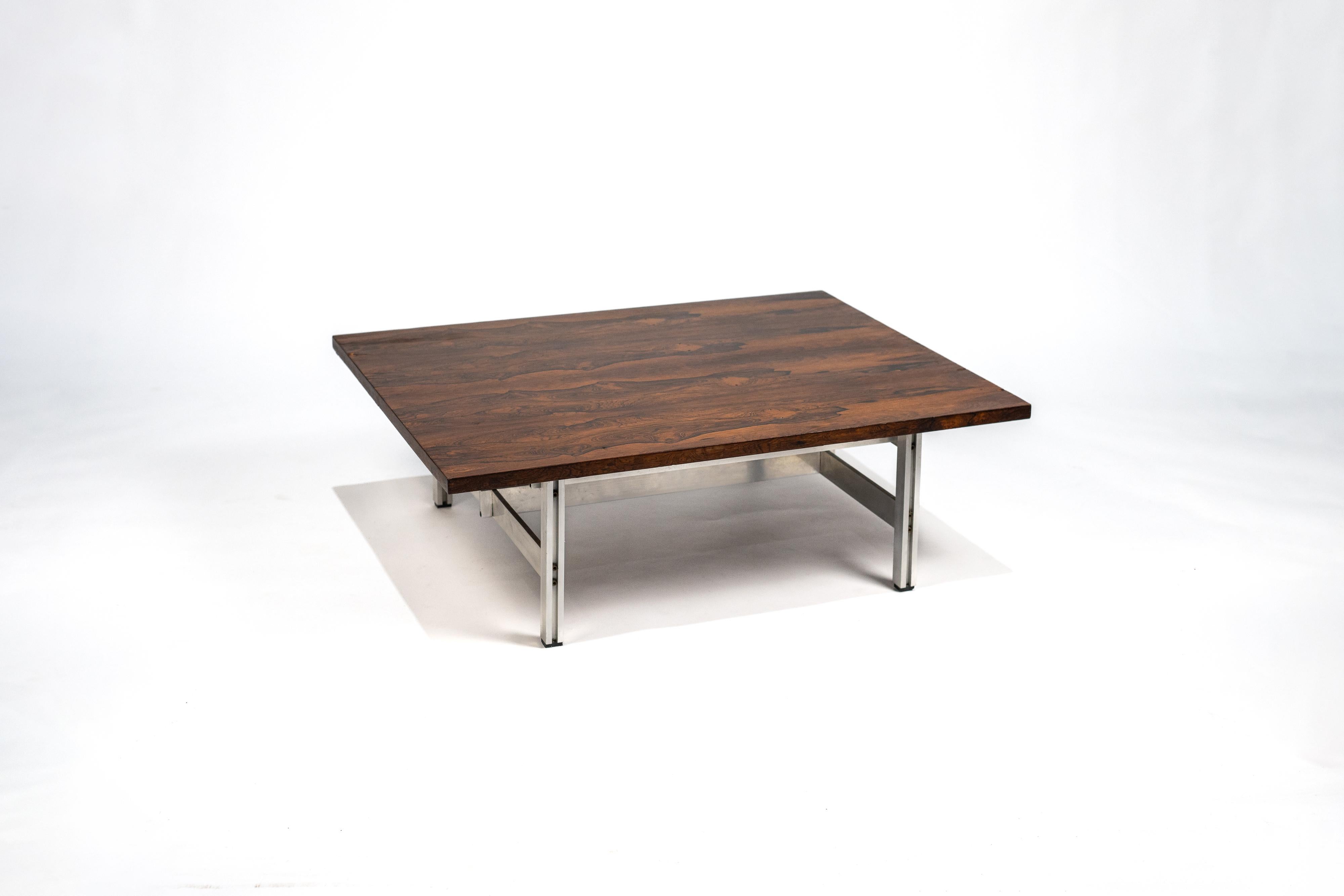 Brasilianisches Design. Liceu de Arte e Oficios. Couchtisch, Holz und Metall, um 1960 (Moderne der Mitte des Jahrhunderts) im Angebot